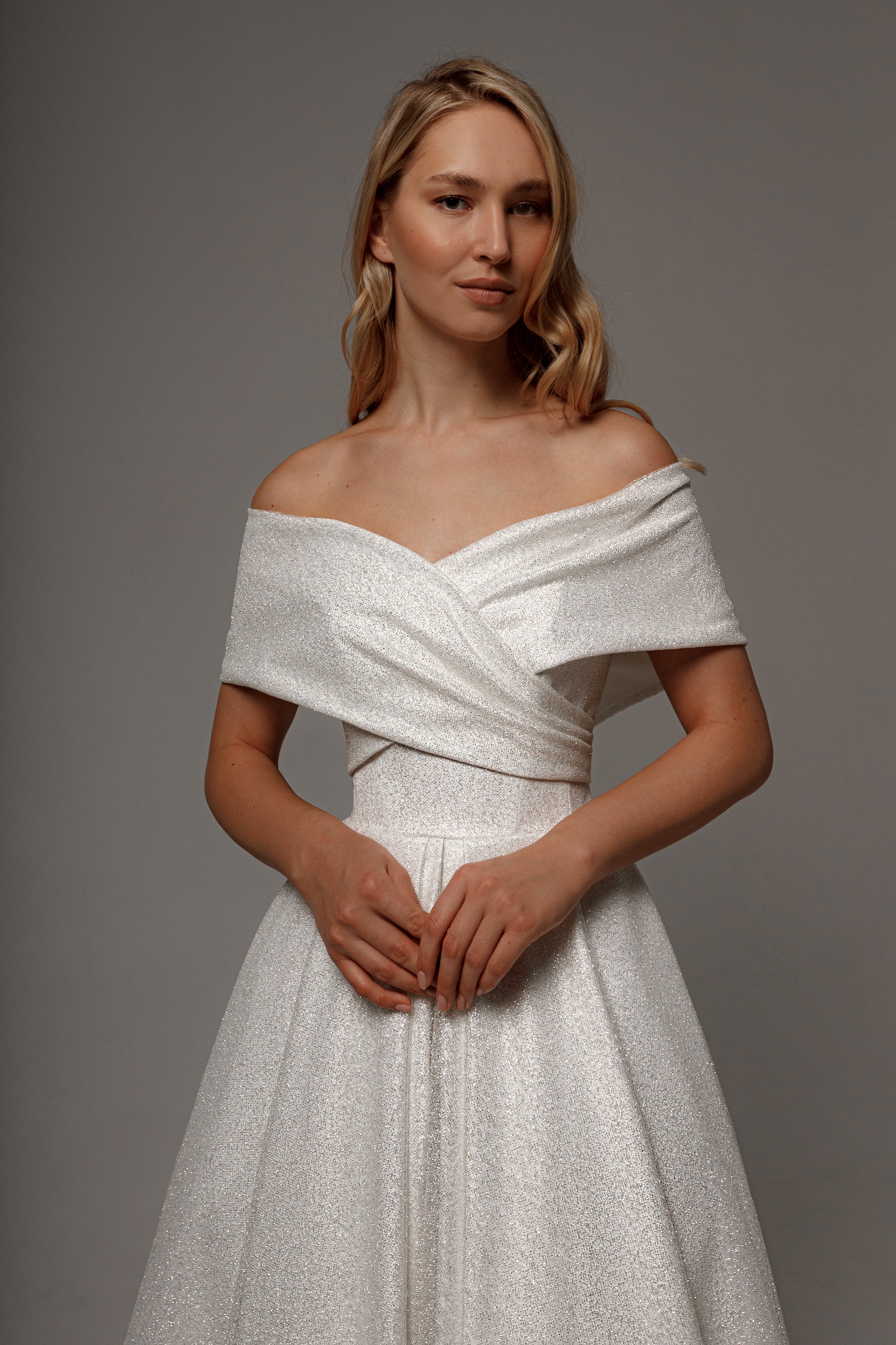 Sparkly Tea Length Wedding Dress Abril - Elegant Lace Bridal Gown for Outdoor & Beach Weddings