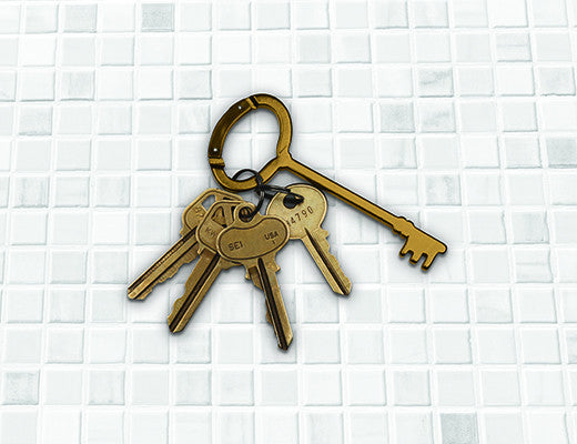 Vintage Antique Key Carabiner Clip - Set of 2 Rustic Decorative Keys for Backpacks, Keychains & DIY Crafts - Perfect for Home Decor, Gifts and Outdoor Adventures