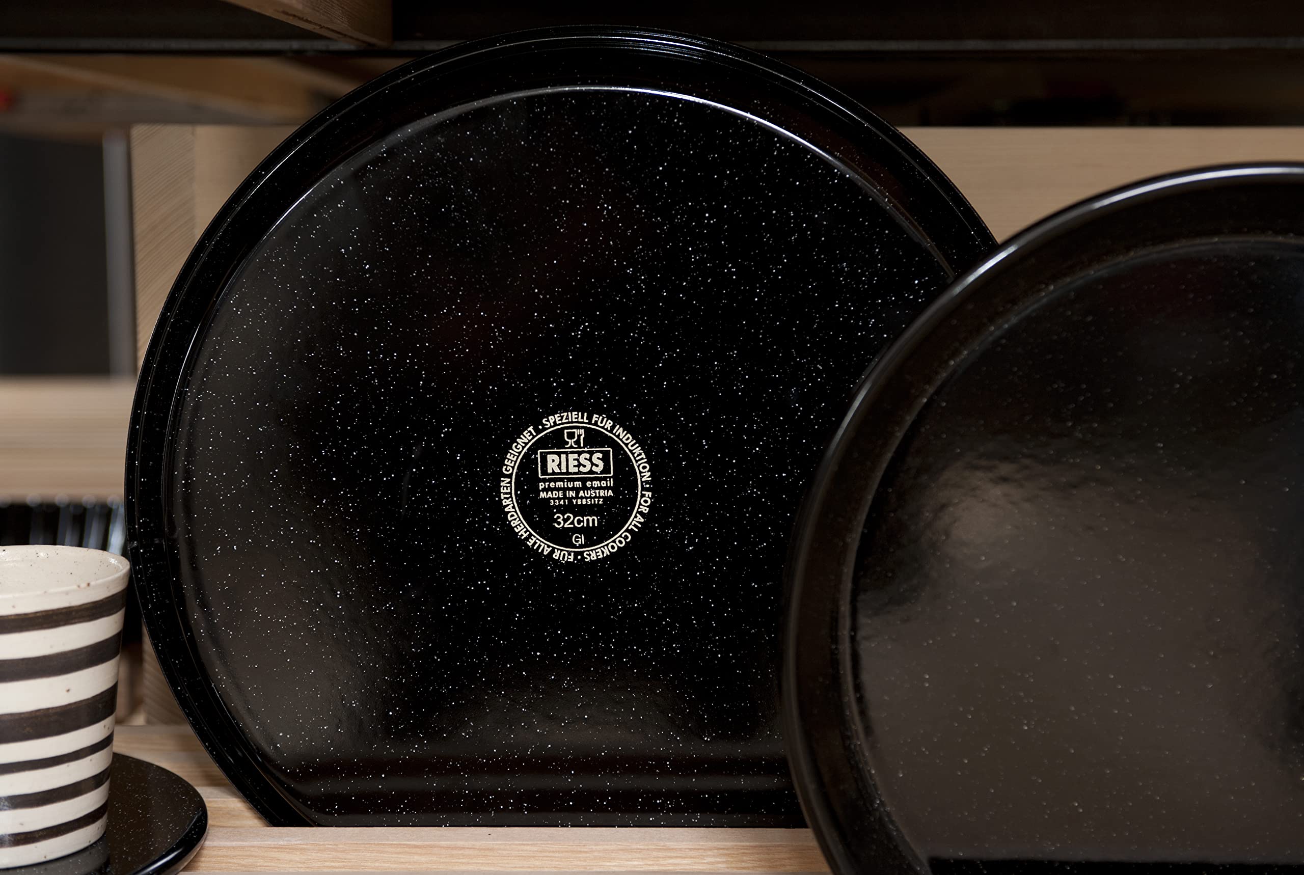 Riess CLASSIC Enamel Cake Mold Set of 3 - 26cm Round Black Baking Pans for Cakes, Pies & Desserts - Perfect for Home Baking, Party Treats & Gift Giving