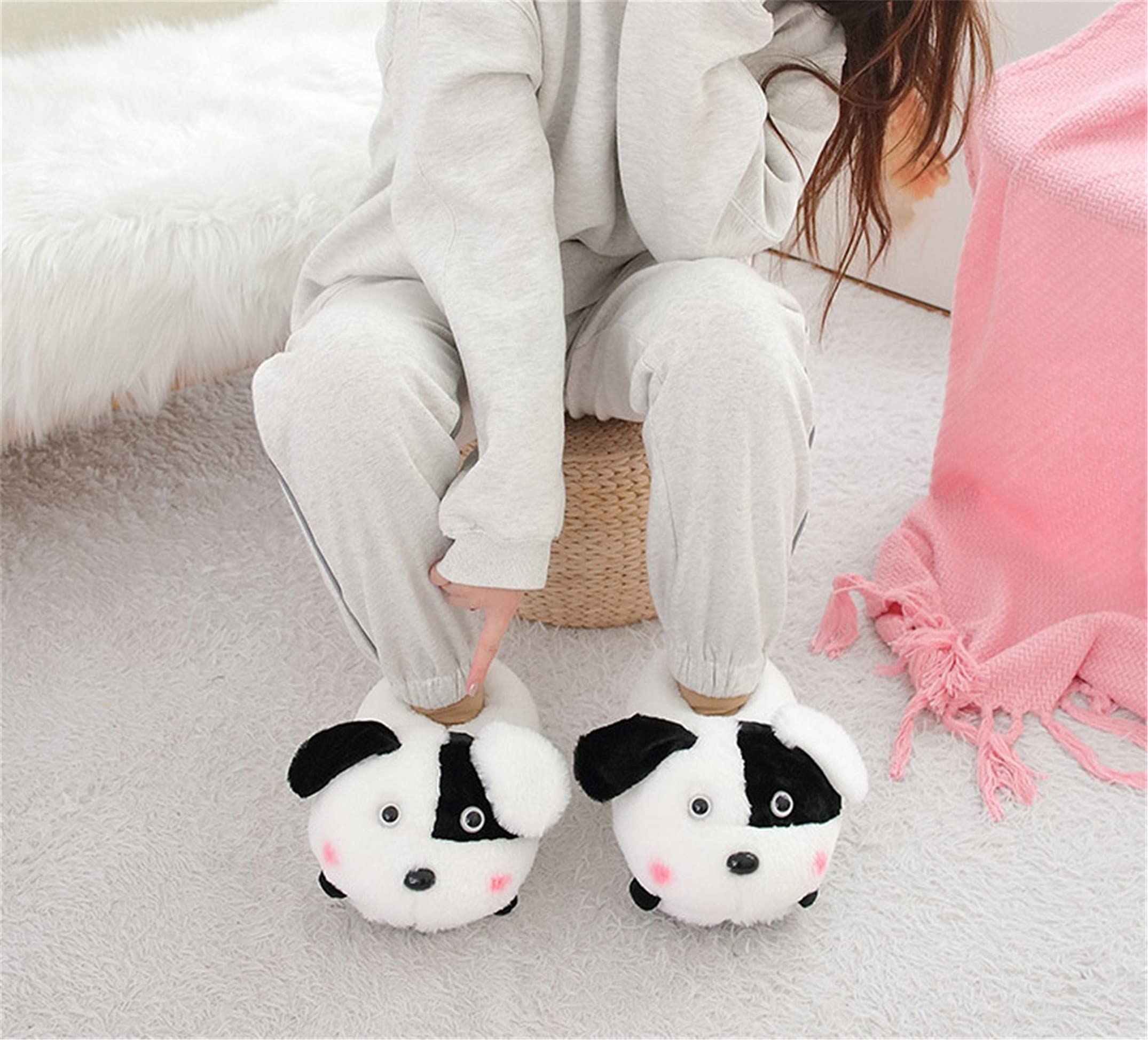 Adorable Pig Cartoon Animal House Slippers for Women - Cozy Winter Furry Indoor/Outdoor Slides - Perfect for Home, Lounge & Gift Giving
