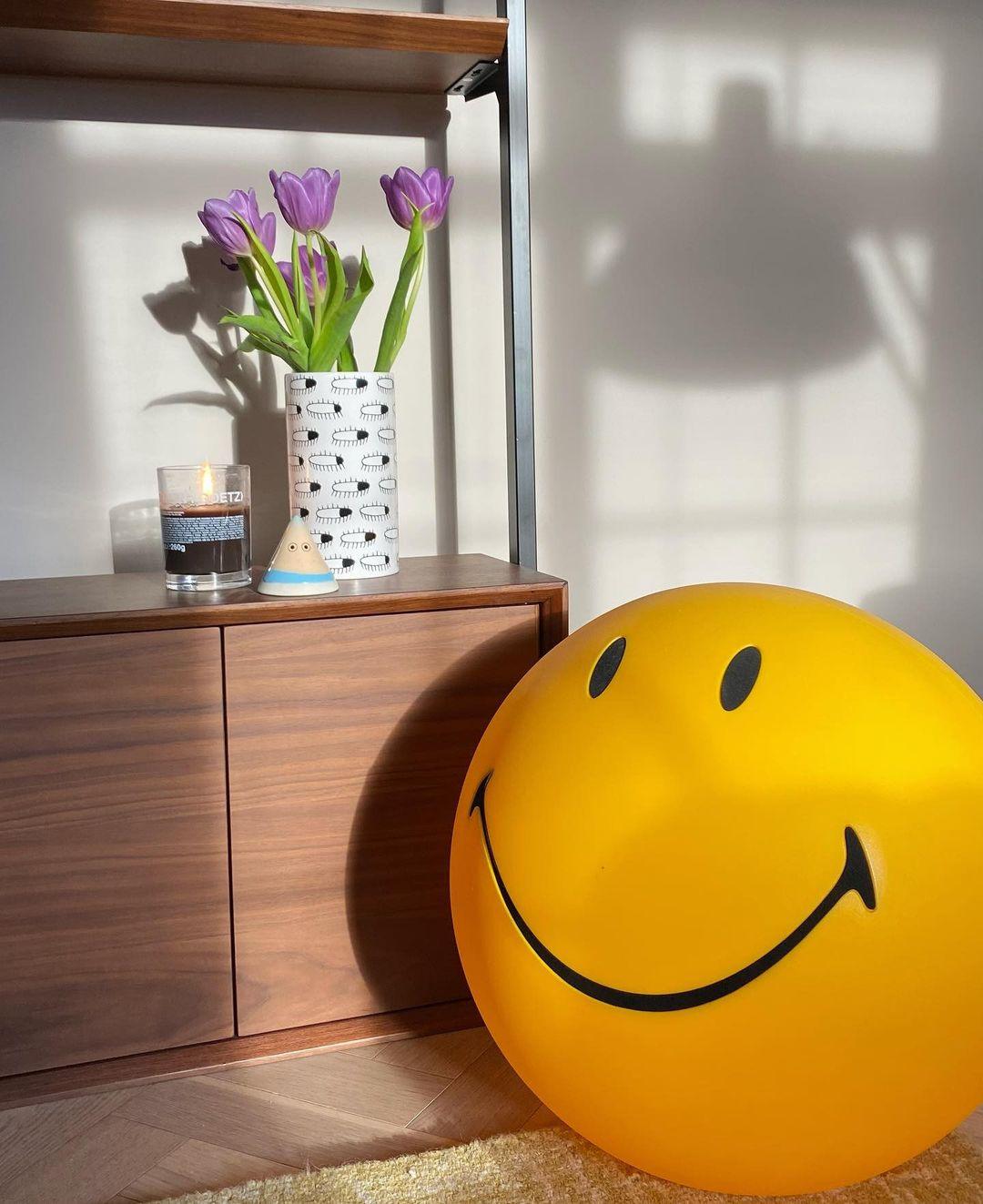 Smiling Table Lamp - Modern LED Night Light for Bedroom, Living Room, and Office - Perfect for Reading, Decor, and Relaxation