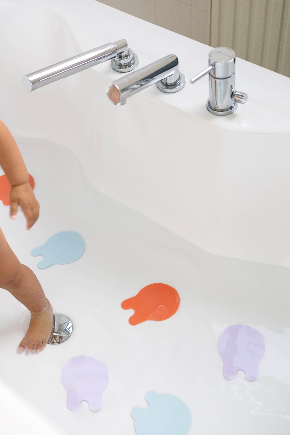 Quut Grippi Jellyfish Bath Safety Grips - Non-Slip Shower Floor Mats for Kids & Adults, Coral Blue - Perfect for Bathtub, Pool & Shower Safety