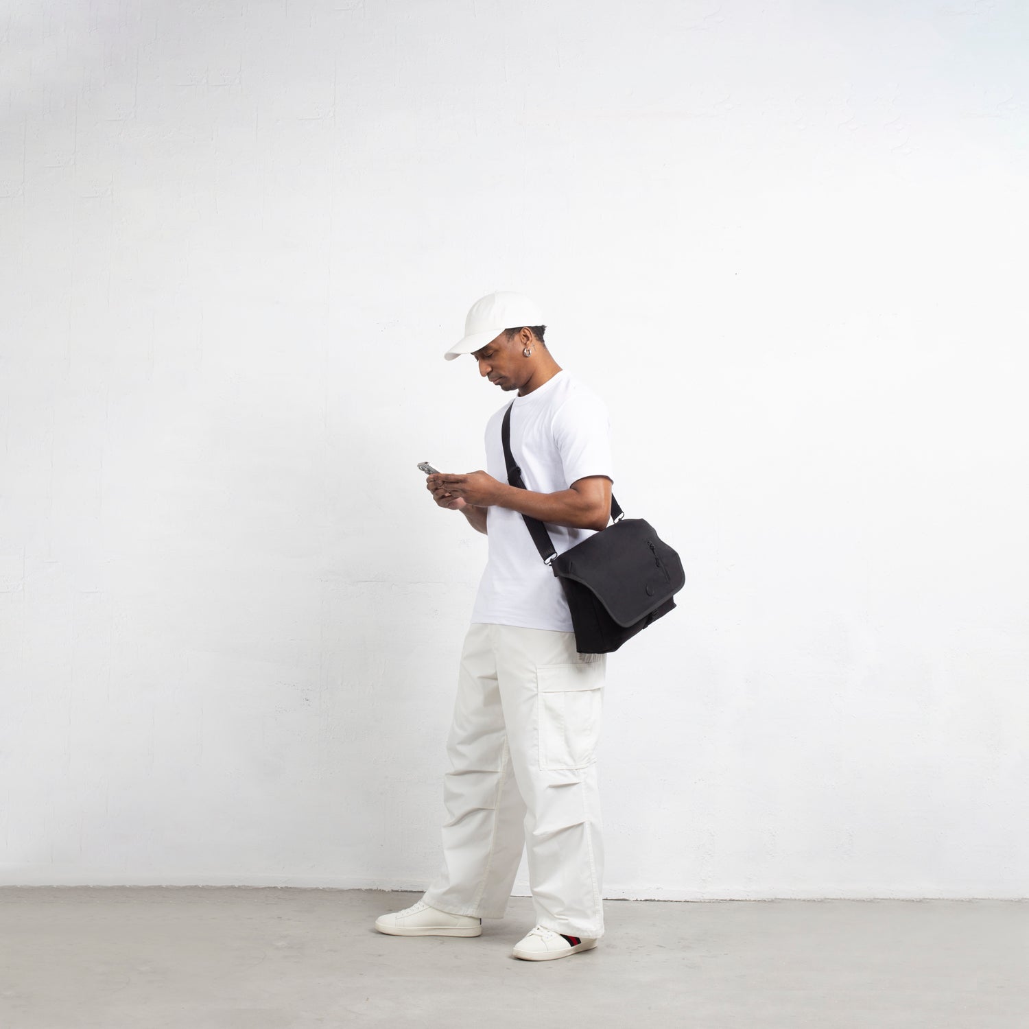 Northside Bostin Messenger Bag - Durable Crossbody Laptop Bag for Men & Women - Perfect for Work, Travel & School