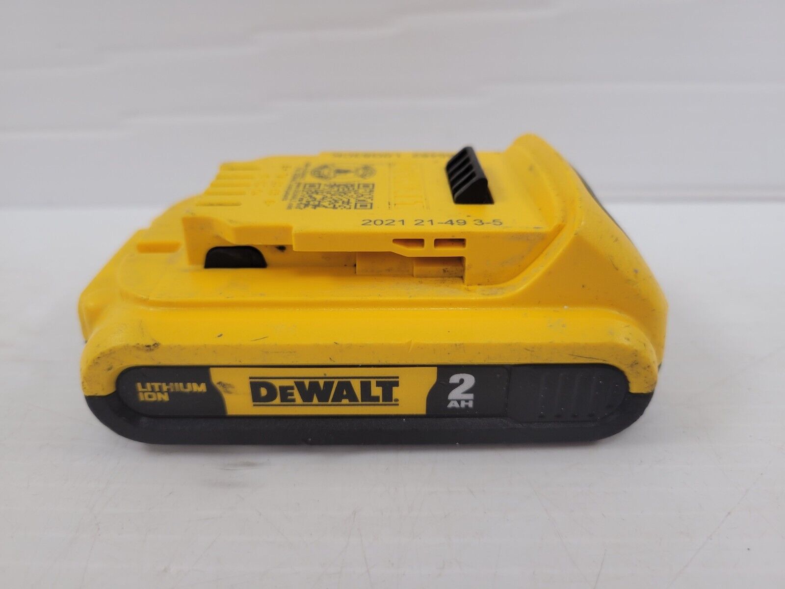 DEWALT DCB203 20V MAX 2.0Ah Lithium-Ion Battery Pack - Compatible with DEWALT 20V Power Tools - Perfect for Drills, Saws, and Other Cordless Tools
