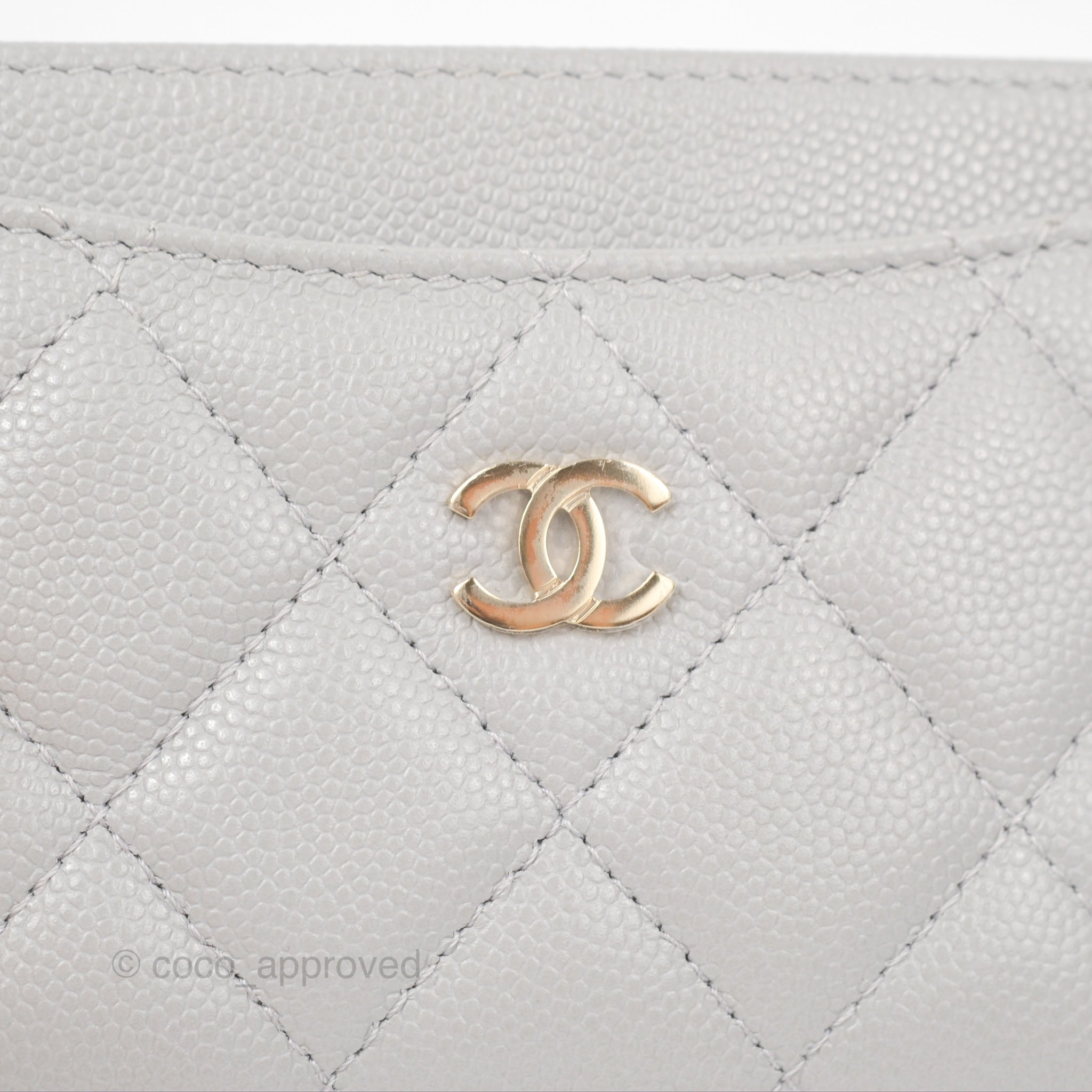 Chanel Classic Flat Card Holder in Grey Caviar Leather with Gold Hardware - Perfect for Everyday Use & Luxury Gift Giving