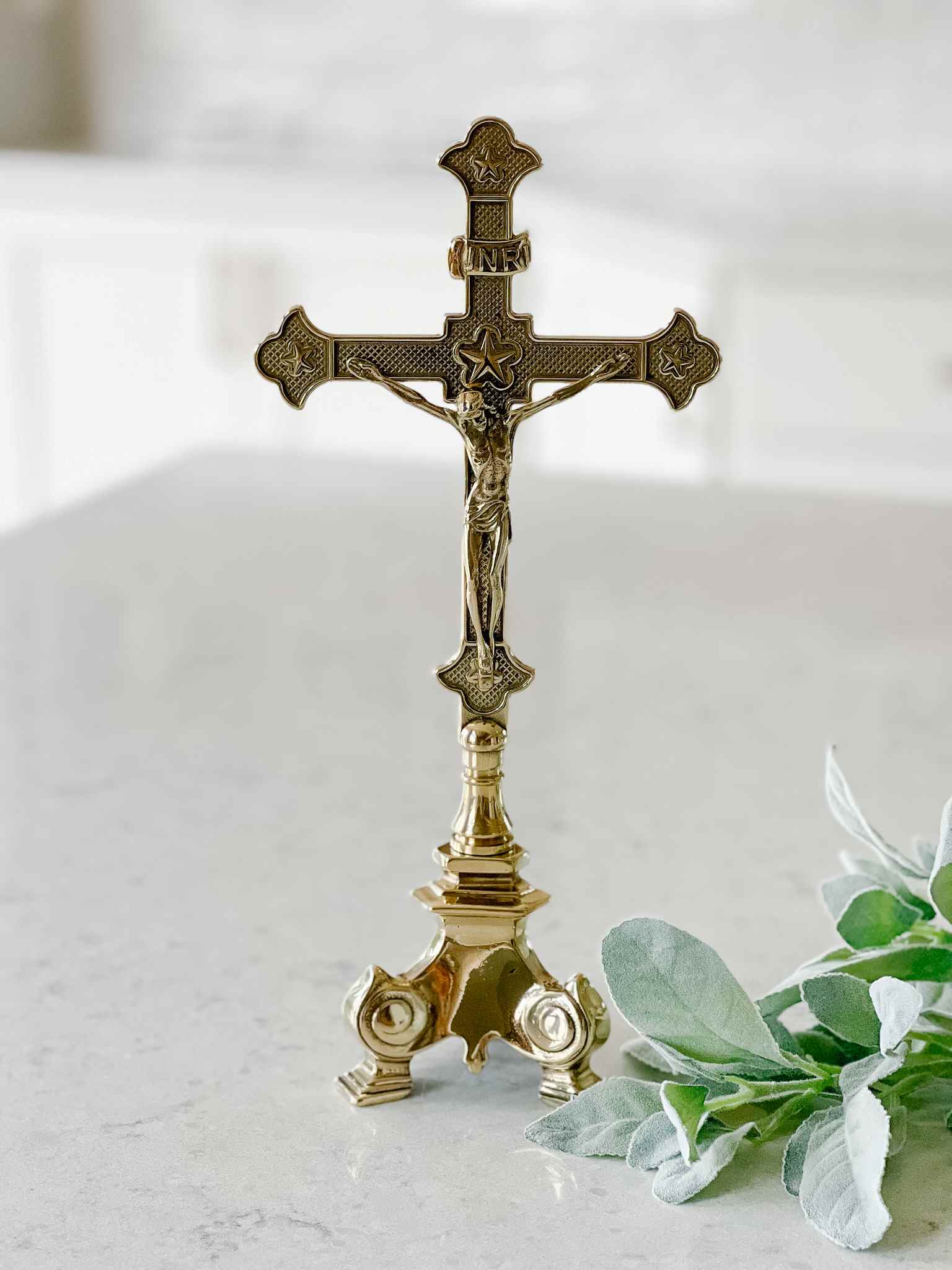 Polished Brass Standing Crucifix - Religious Home Decor for Prayer & Meditation | Perfect for Church Altars, Home Worship & Spiritual Gifts