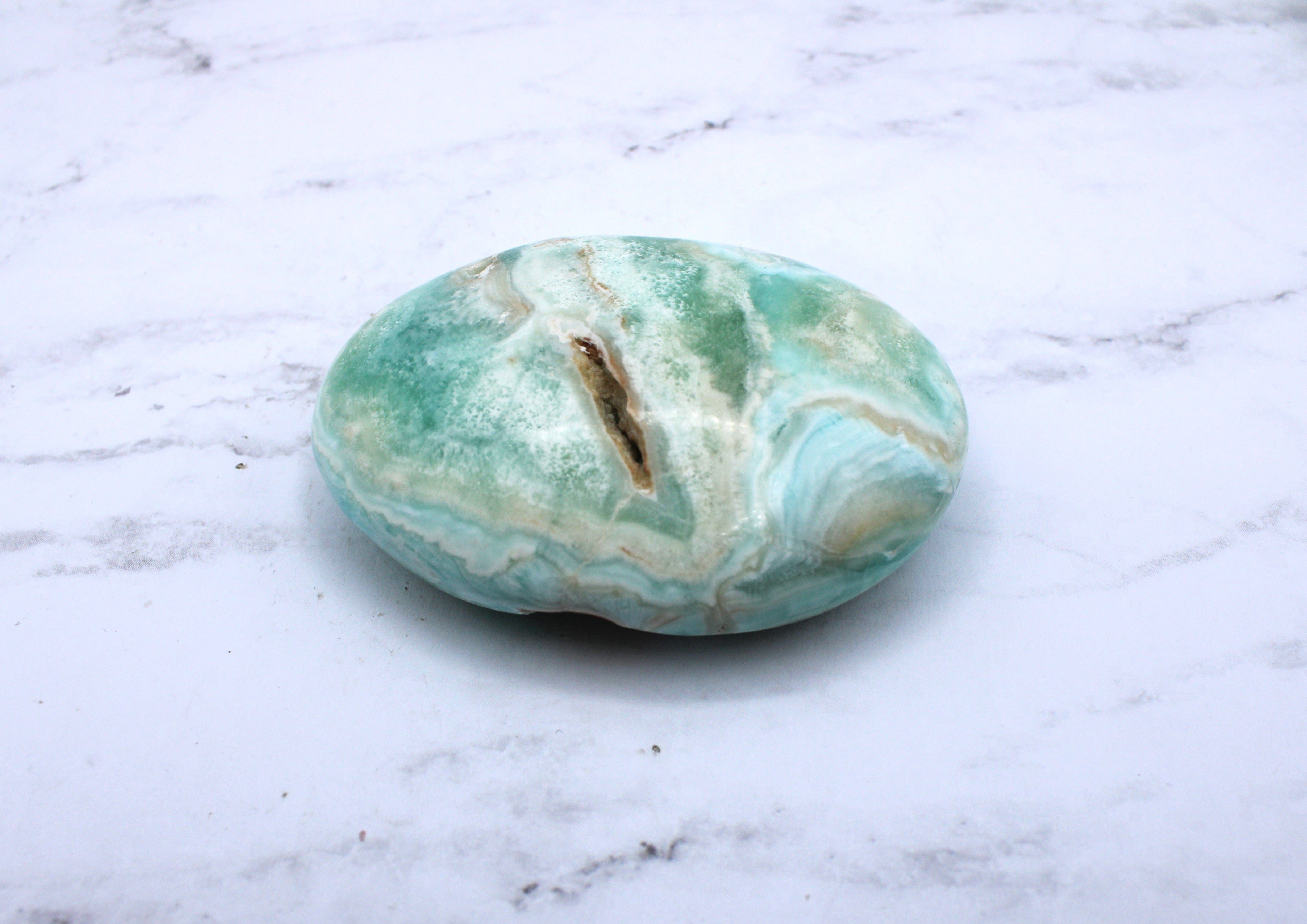 Caribbean Calcite Palm Stone - Natural Healing Crystal for Stress Relief & Meditation - Perfect for Home Decor, Yoga & Spiritual Practices