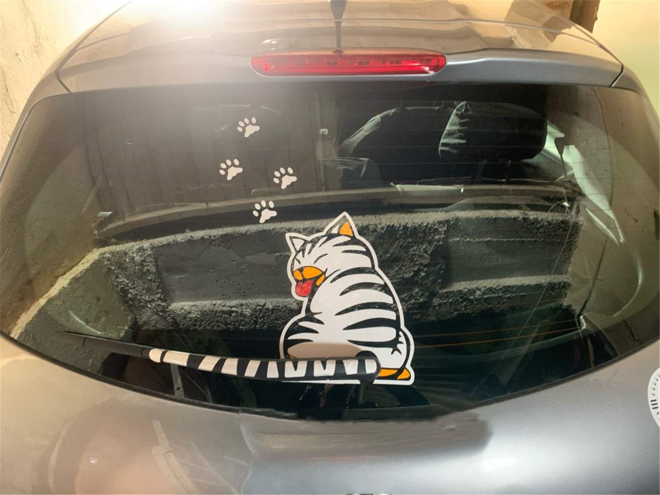 3D Creative Cat Wagging Tail Car Wiper Sticker - Funny Cartoon Windshield Decoration for Rear Window & Auto Glass - Perfect for Car Enthusiasts & Pet Lovers (Great for Gifts, Car Shows & Personalizing Your Vehicle)