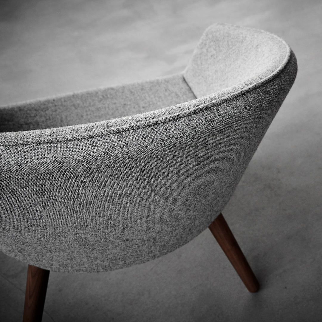 Ditzel Lounge Chair - Modern Upholstered Accent Chair for Living Room, Bedroom & Office - Comfortable Mid-Century Style Armchair with Wooden Legs