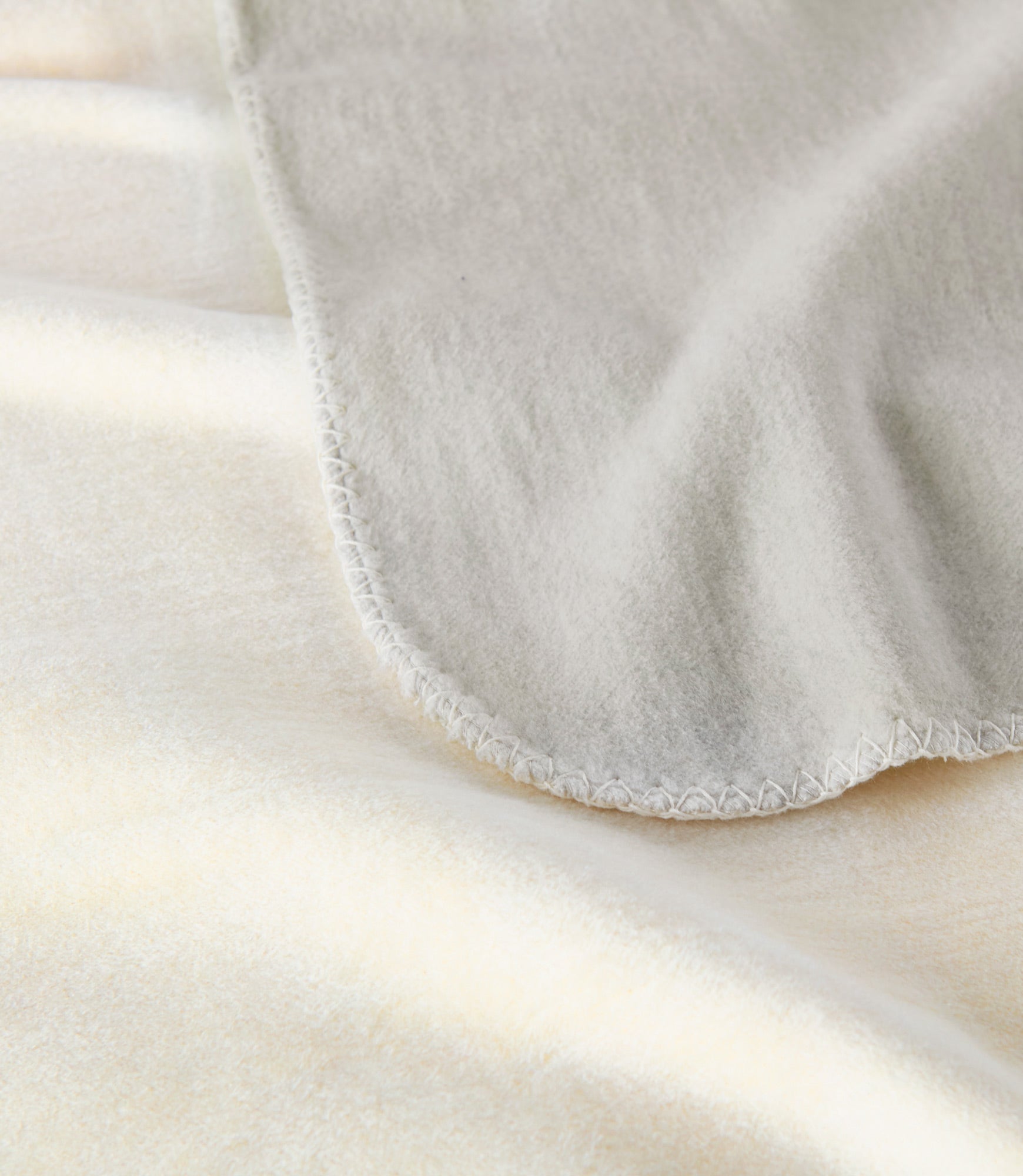Alta Reversible Cotton Blanket - Soft & Breathable All-Season Throw - Perfect for Bed, Sofa, or Outdoor Picnics