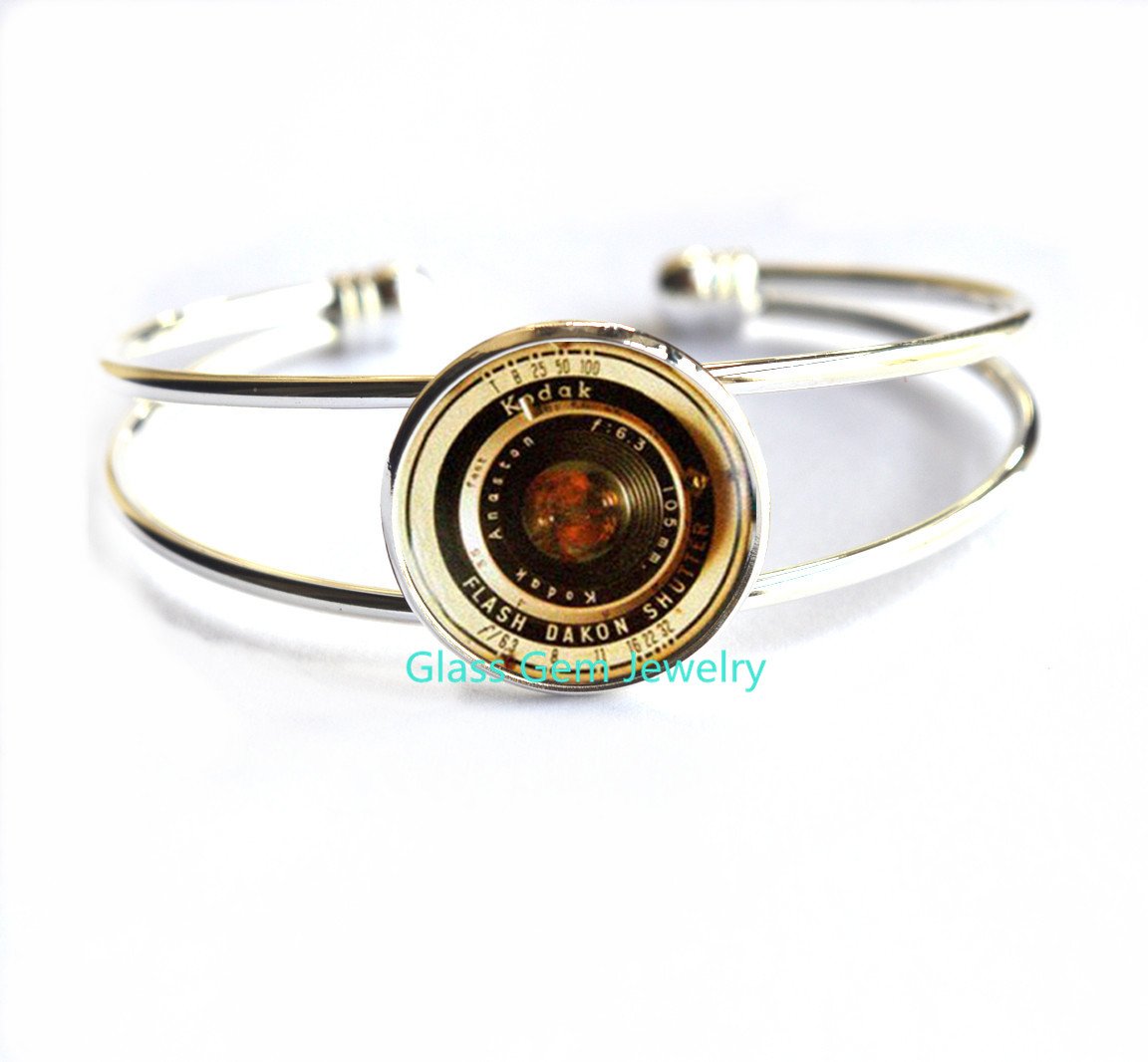 Stylish Camera Lens Bracelet - Unique Photography Jewelry Gift for Photographers & Camera Lovers - Men's Fashion Accessory - Perfect for Photoshoots & Photography Enthusiasts (Model Q0072)