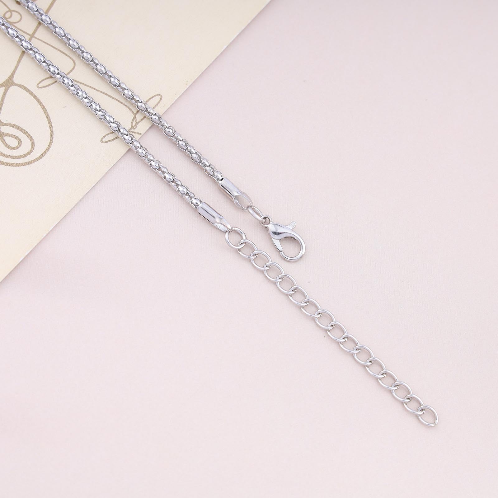 Allereya Vintage Cute Cat Pendant Necklace - Black Killer Cat & Knife Cat Charm on Silver Round Snake Chain - Elegant Jewelry for Women & Girls - Perfect for Casual Wear, Date Nights & Gifts