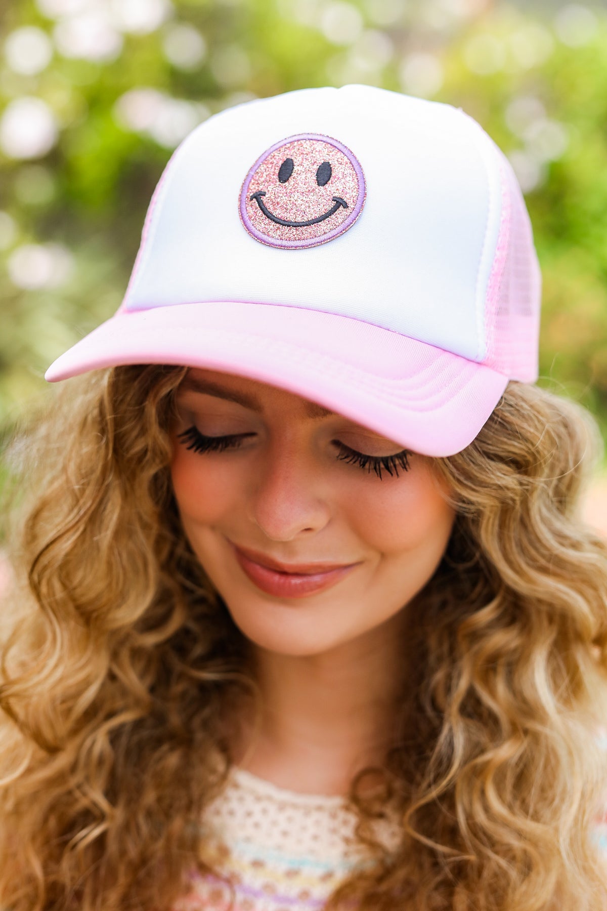 Cute Pink Glitter Smiley Face Mesh Trucker Hat for Women & Girls - Trendy Fashion Accessory for Summer, Festivals & Outdoor Activities