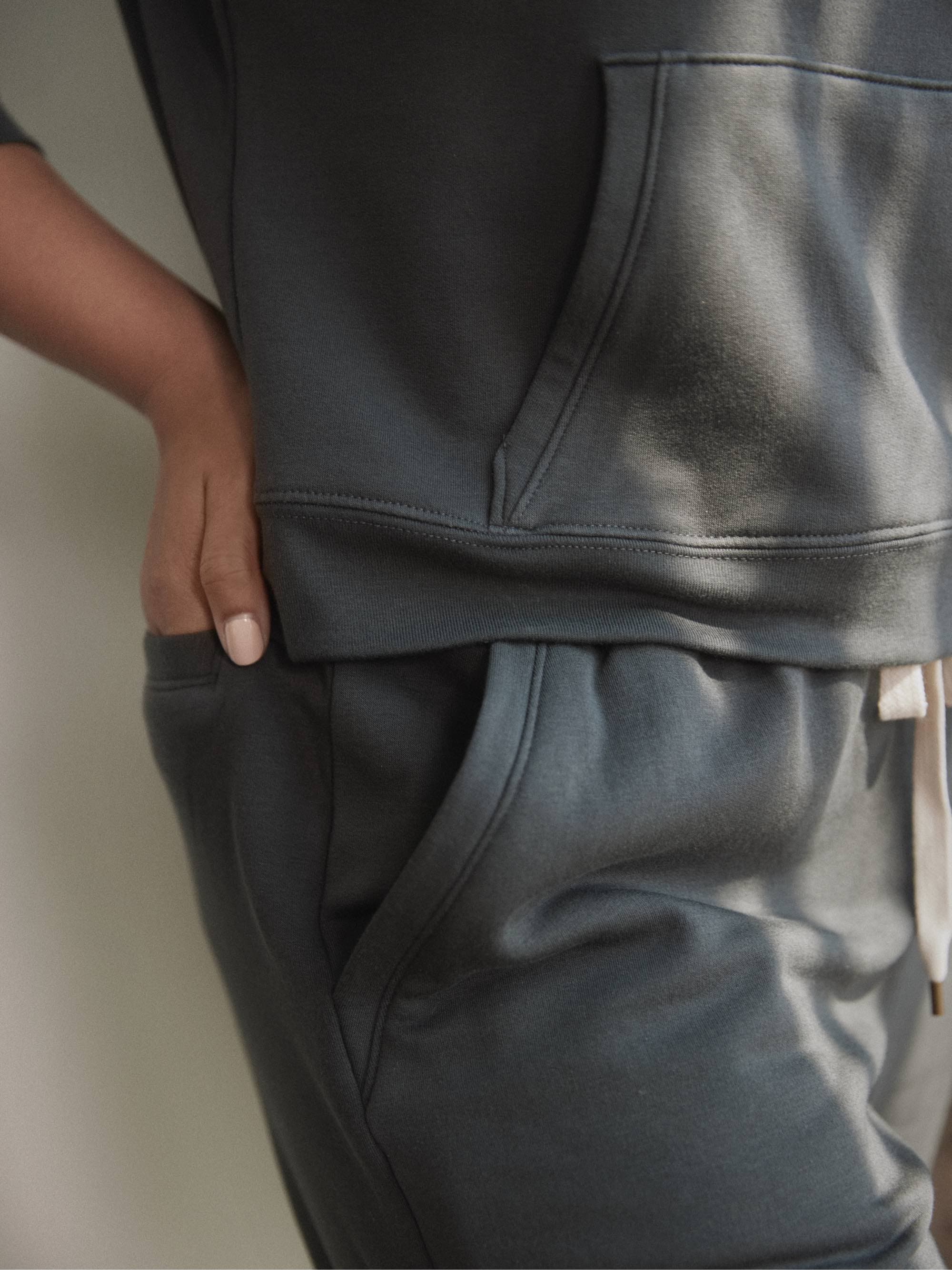 Cozy Fleece Sweatpants for Women & Men - Soft Winter Joggers with Pockets | Perfect for Lounge, Yoga & Cold Weather