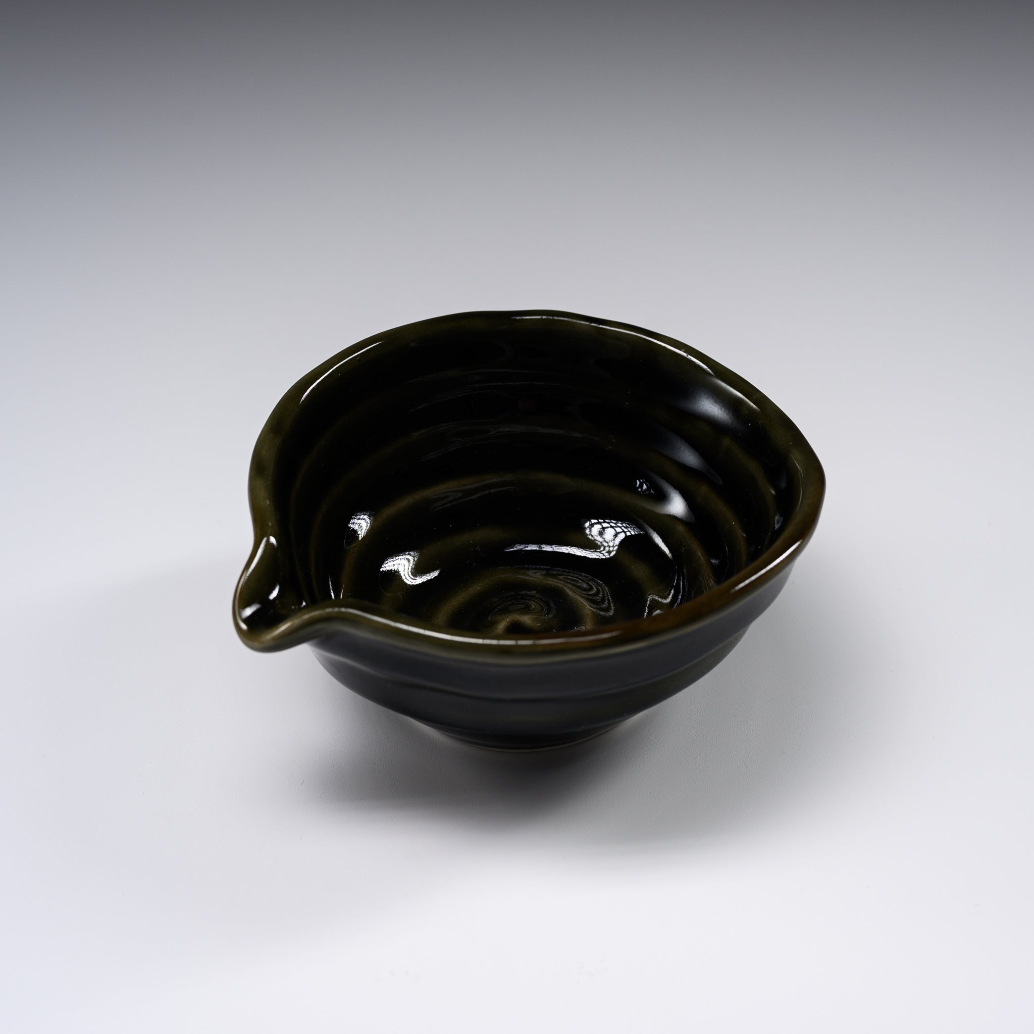 Premium Mino Ware Spout Sauce Bowl - 2 Elegant Color Options | Authentic Japanese Ceramic Pouring Bowl for Soy Sauce, Dressing & Dipping Sauces | Perfect for Sushi, Ramen & Asian Dining