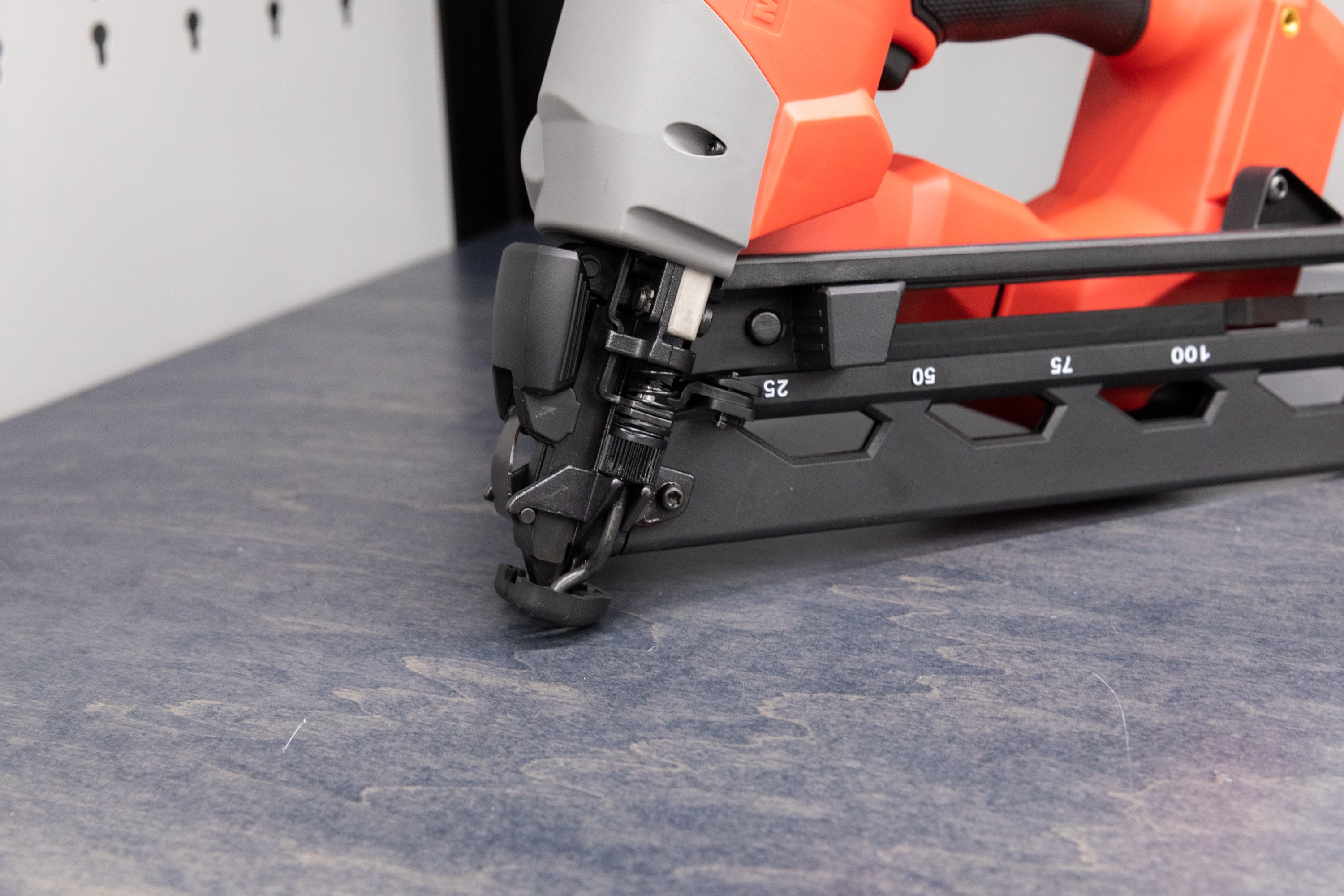 Milwaukee M18 FUEL 16-Gauge Angled Finish Nailer - Cordless Brad Nail Gun for Trim, Crown Molding & Baseboard Installation | Perfect for Carpenters & DIY Home Improvement Projects