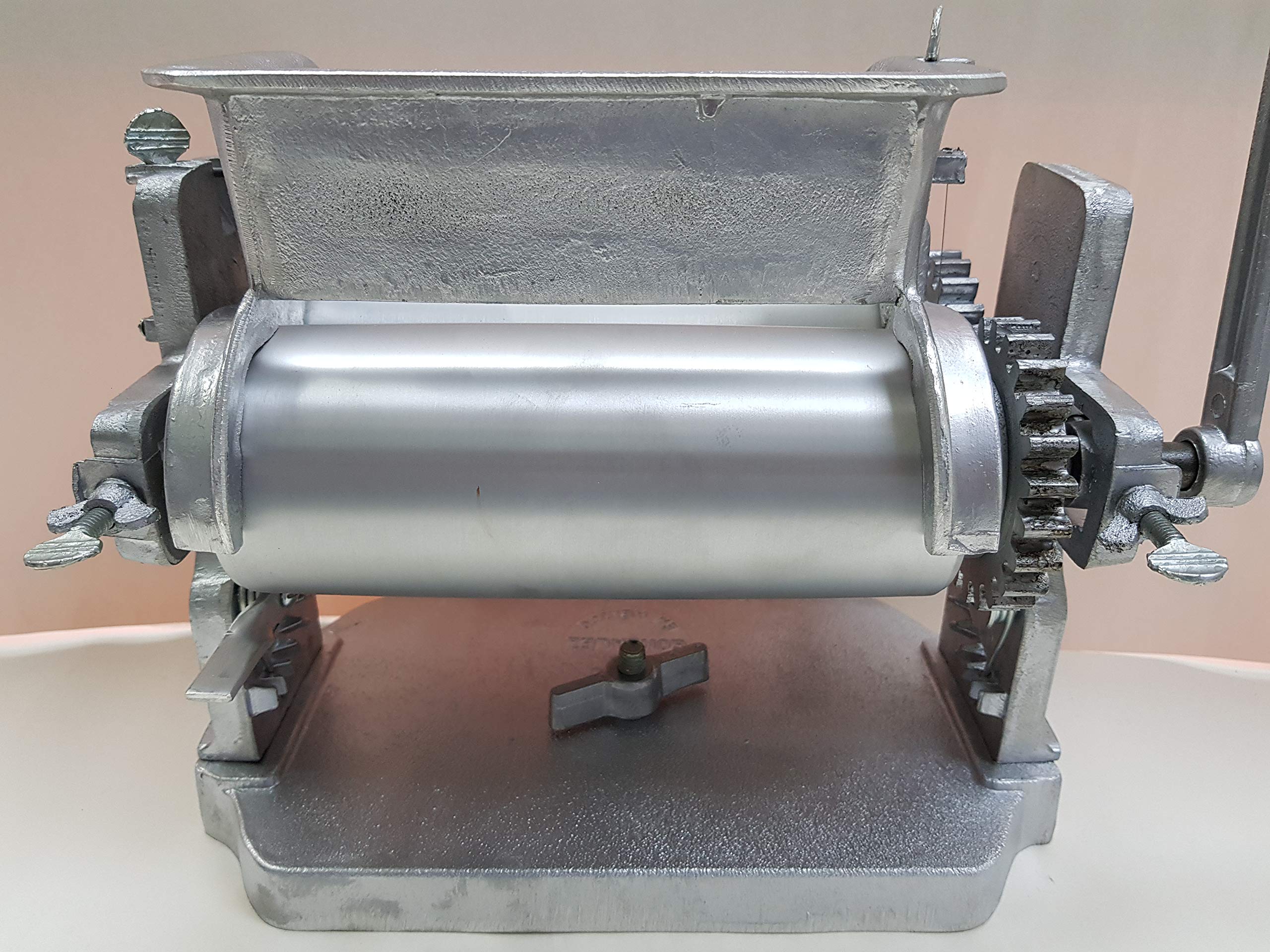 Authentic Mexican Manual Corn Tortilla Maker - Gonzalez 5.5