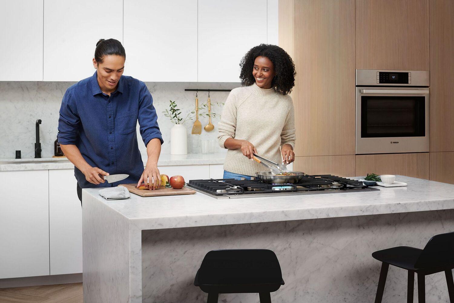 Bosch HBL8454UC 800 Series 30-Inch Single Wall Oven - Stainless Steel Built-In Electric Oven for Modern Kitchens | Baking, Roasting & Broiling | Perfect for Home Chefs & Entertaining