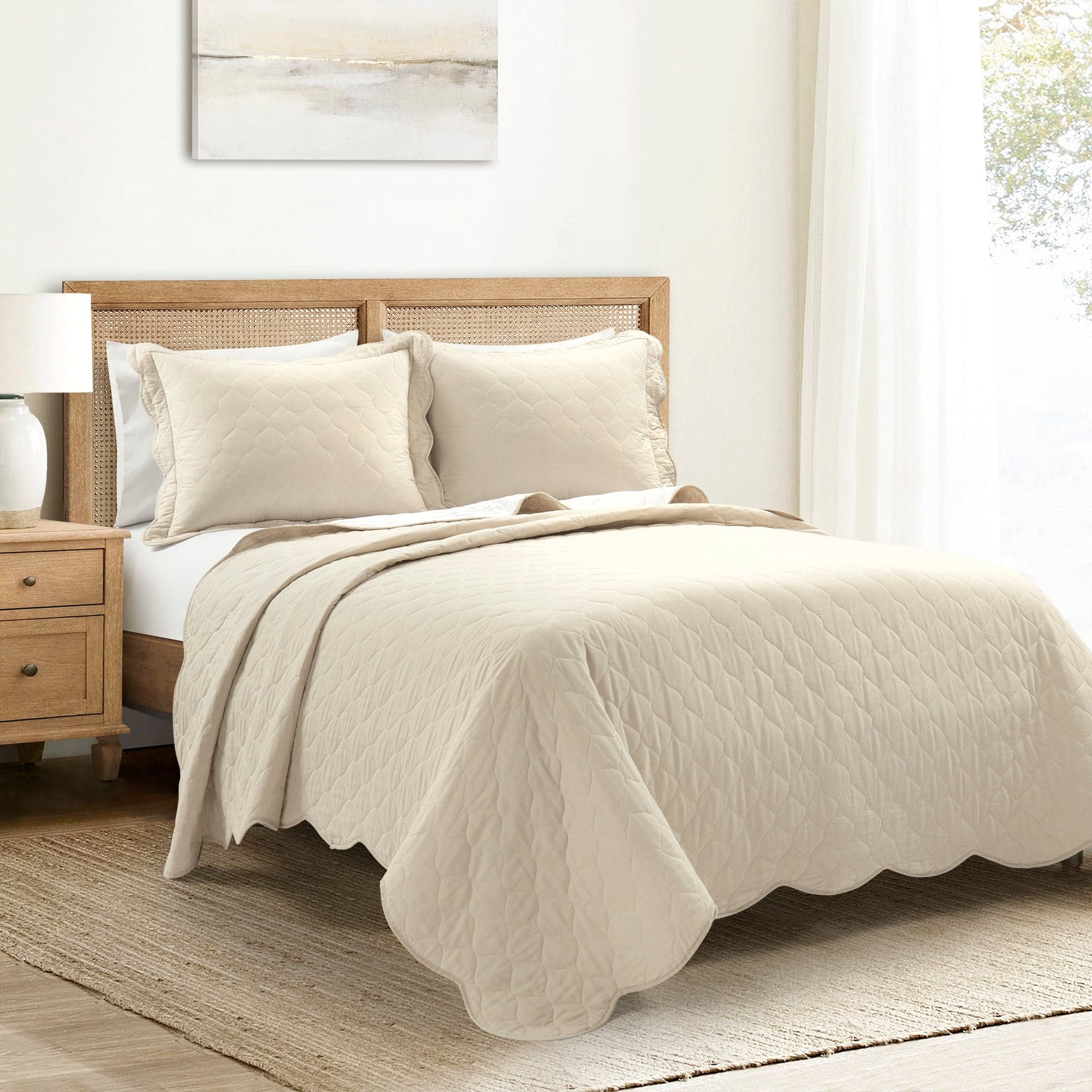 Coastal Chic Scalloped Edge Reversible Quilt 3-Piece Bedding Set | Soft & Breathable Comforter with Duvet Cover & Shams | Perfect for Beach House, Guest Room & Coastal Decor