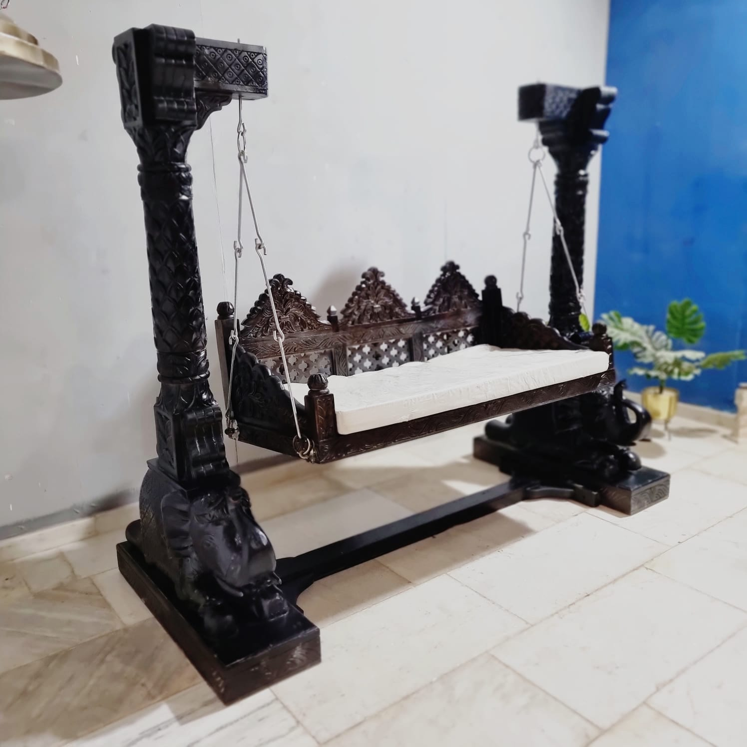 Hand Carved Elephant Design Swing Daybed - 135x45x60cm Outdoor Hanging Bed for Patio, Garden, or Poolside Relaxation