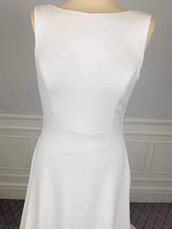 Pronovias Amaya Wedding Dress - Elegant Lace Bridal Gown for Church & Beach Ceremonies | Perfect for Romantic Outdoor Weddings
