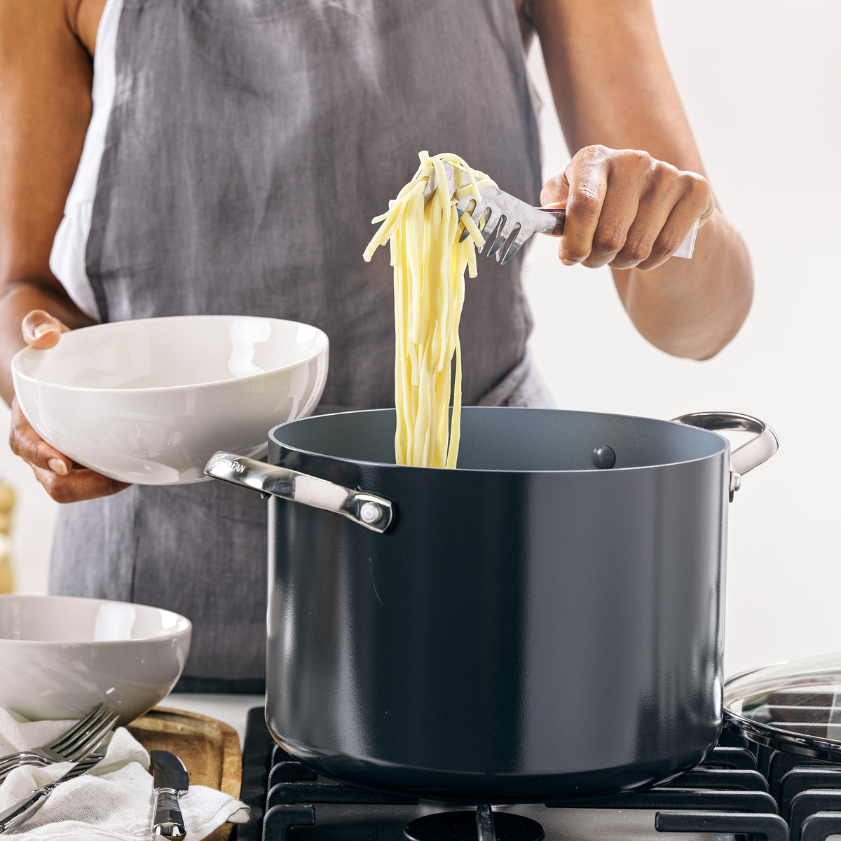 Valencia Pro Ceramic Nonstick 8 Quart Stockpot with Lid - Durable Cooking Pot for Soups, Stews & Pasta | Oven & Stovetop Safe | Perfect for Family Meals & Entertaining