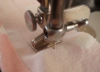 Vintage Original Singer Hemstitching Veiling Attachment - Newer Style for Sewing Machines | Perfect for Lace, Embroidery & Vintage Fabric Projects