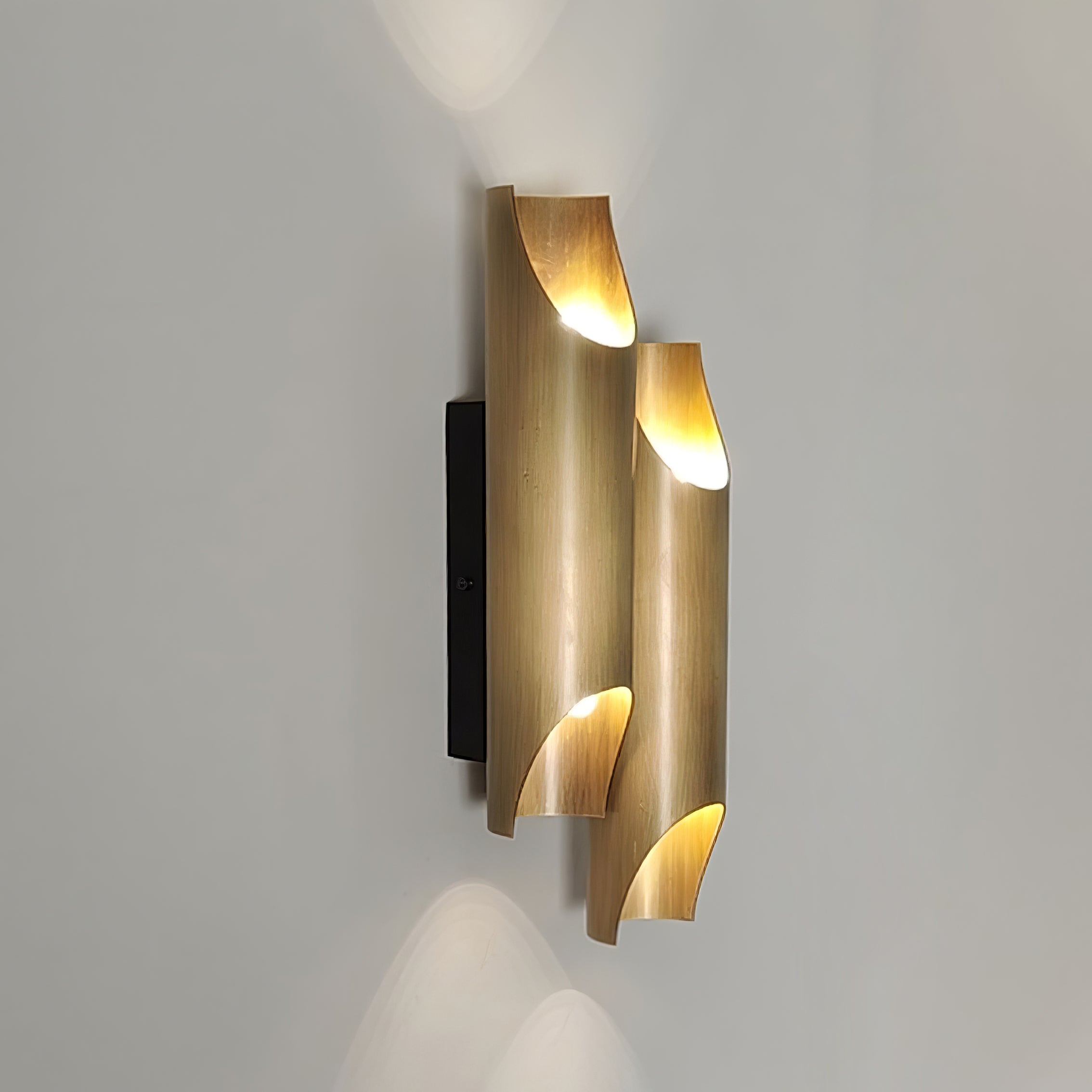 Callahan Brass Wall Lamp - Vintage Industrial Sconce Lighting for Bedroom, Living Room & Hallway - Perfect for Home Decor & Ambient Lighting
