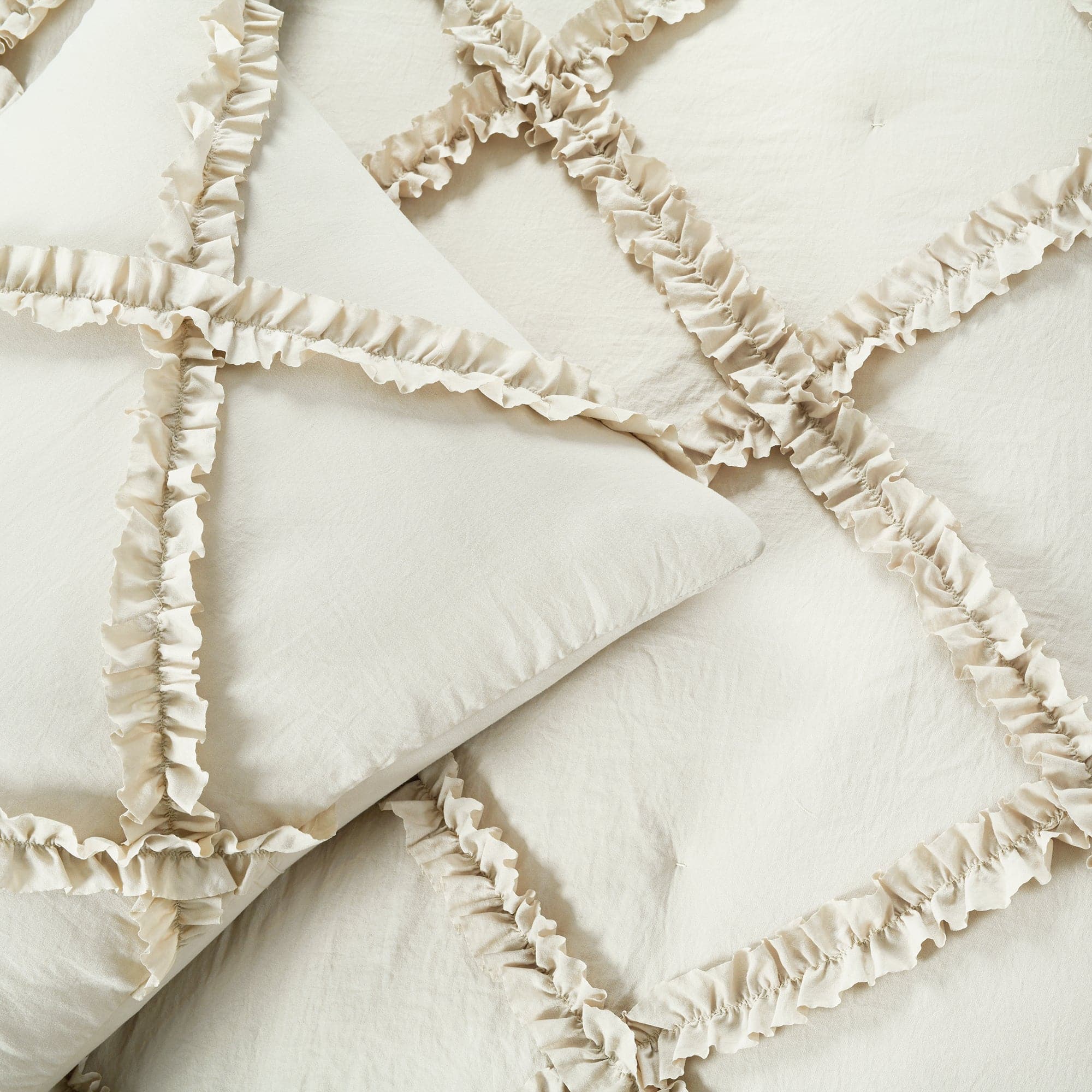 Luxury Ruffle Diamond 3-Piece Comforter Set - Queen Size Bedding with Pillow Shams - Elegant Bedroom Decor for Master Suite or Guest Room