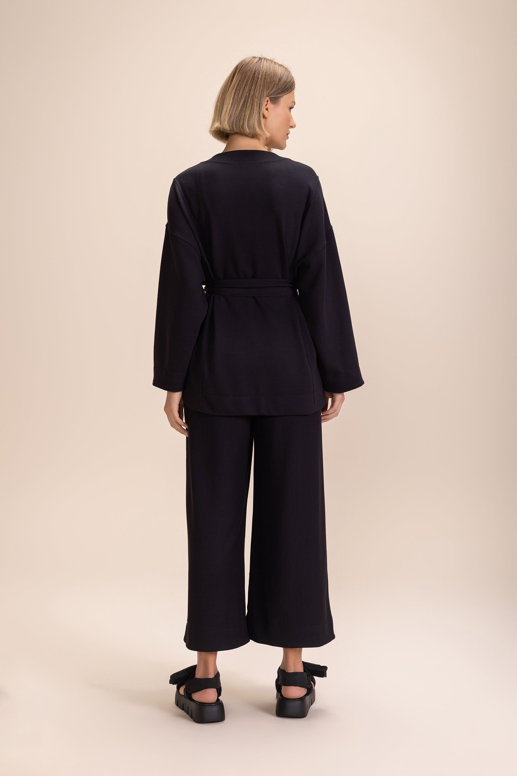 Stylish and Lightweight Jacket 455269 - Perfect for Outdoor Adventures, Travel, and Everyday Wear