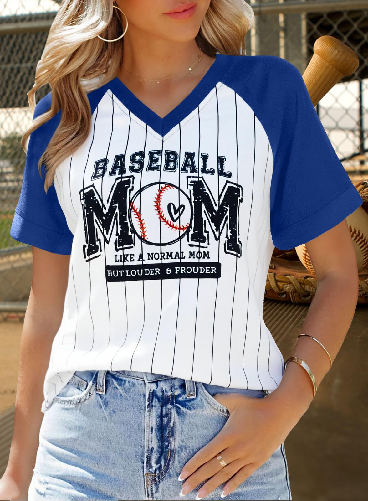 Baseball Mom T-Shirt for Women - Heart Graphic Tee, Game Day Pullover Top, Soft & Comfortable Fan Gift for Baseball Lovers (Perfect for Games, Parties & Casual Wear)