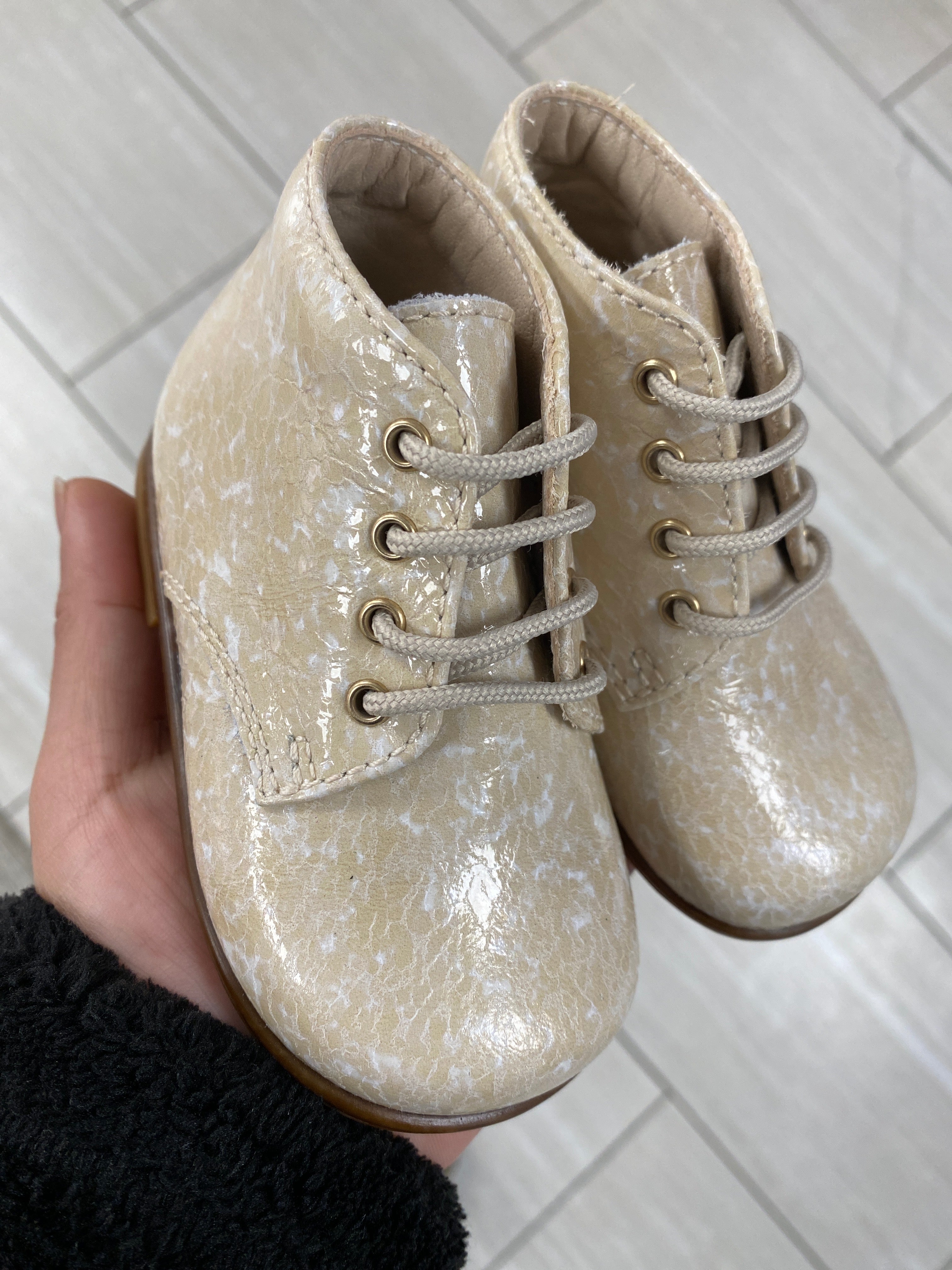 Beberlis Gold Crinkle Baby Shoes – Soft & Comfortable First Walkers for Infants & Toddlers – Perfect for Crawling, First Steps & Special Occasions