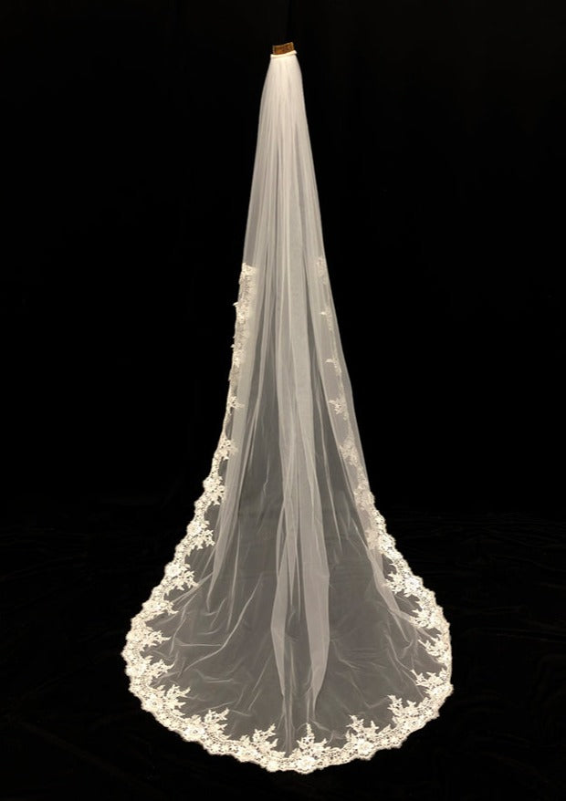 Elizabeth Lace Long Veil - Elegant Bridal Wedding Veil for Bride, Cathedral Length with Floral Applique | Perfect for Church Ceremony, Outdoor Wedding & Photoshoot