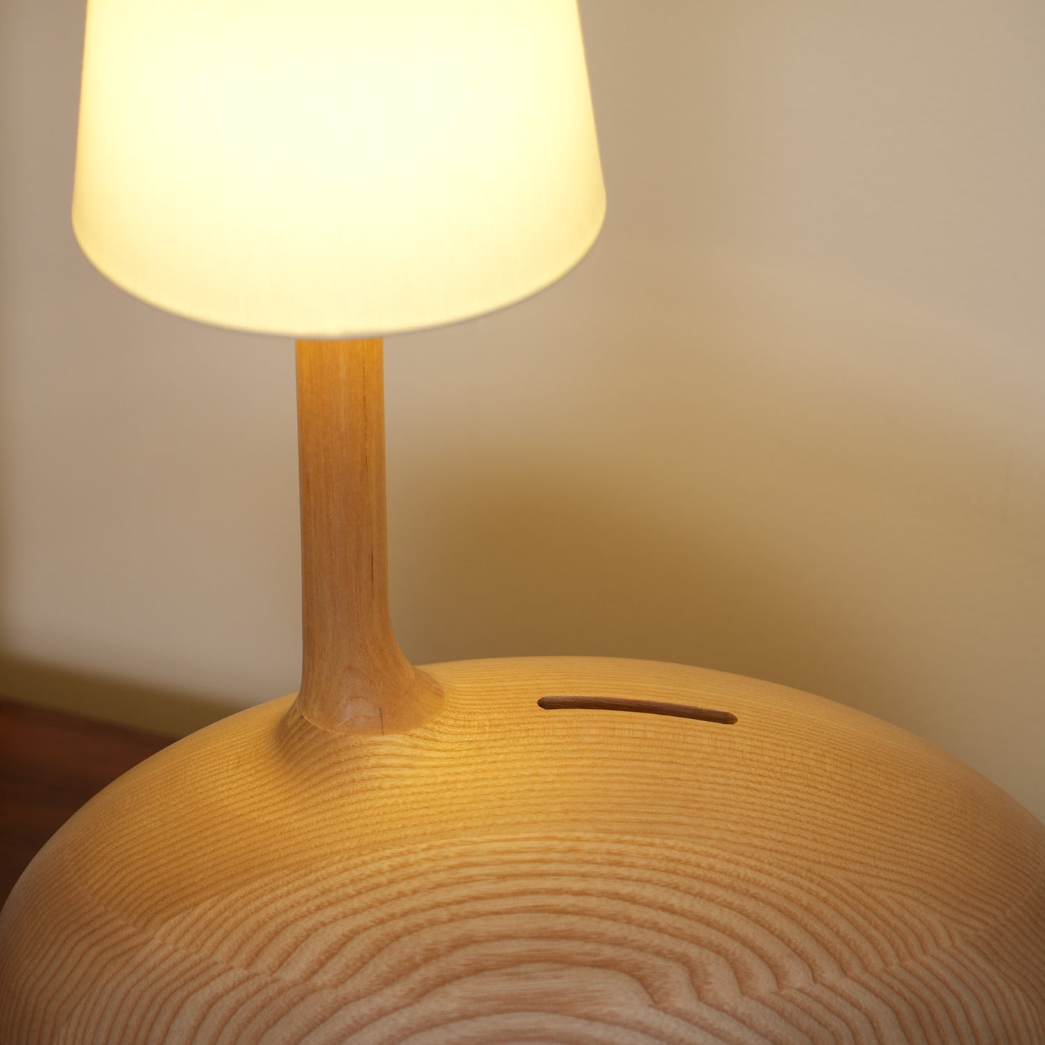 Snail-Shaped LED Night Light - Cute & Dimmable Desk Lamp for Kids Room, Nursery, Bedroom - Perfect for Reading, Decor, and Relaxation