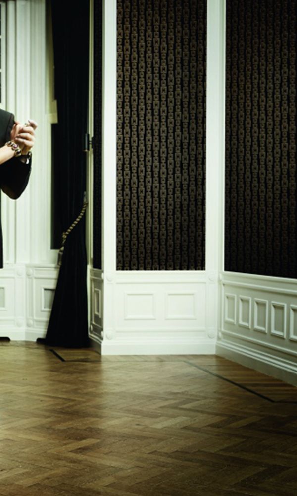 Chains Gold Stripe Wallpaper SR1335 - Elegant Metallic Peel and Stick Wallpaper for Living Room, Bedroom & Office Decor