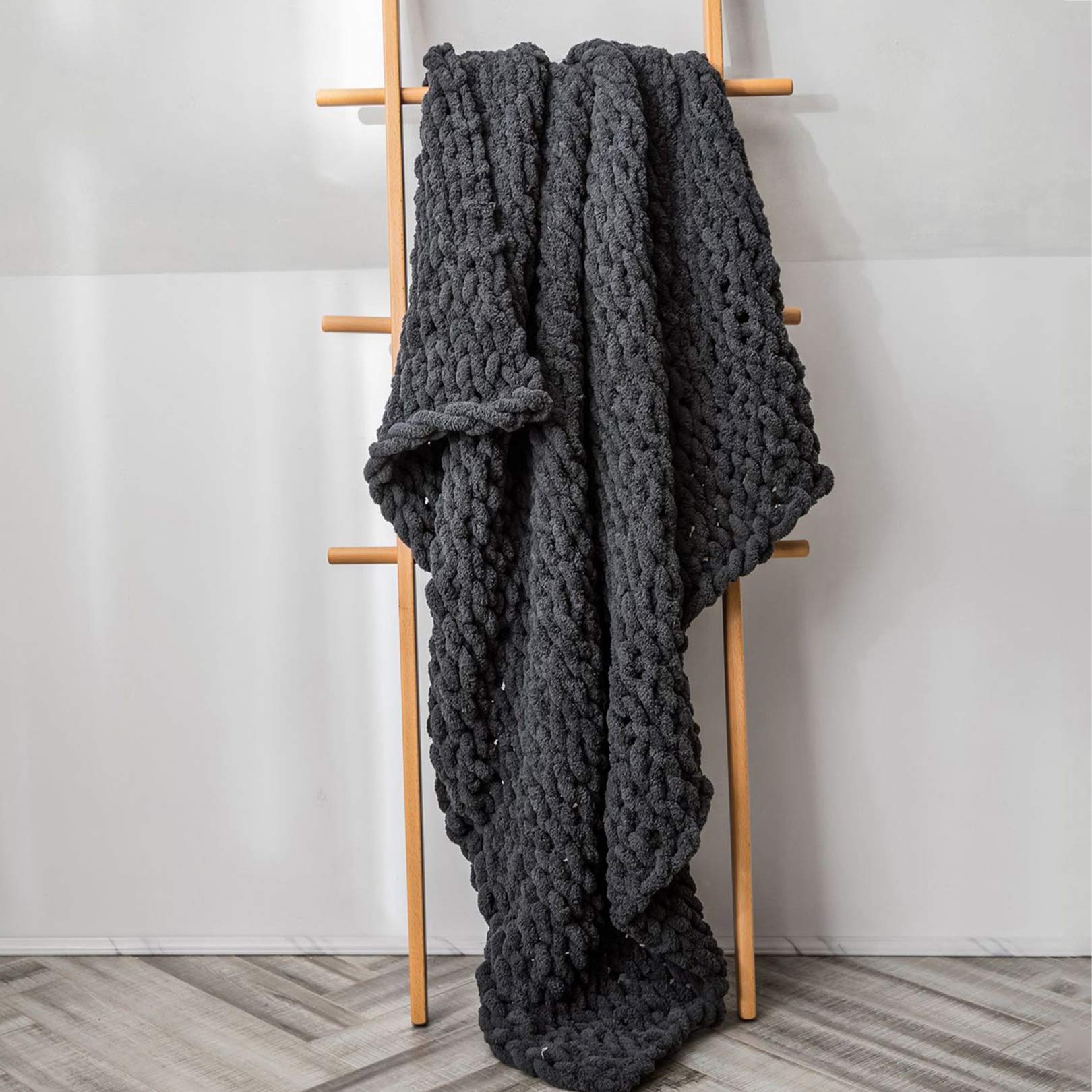 Chunky Knit Throw Blanket 40x60 Inch - Handmade Extra-Coarse Knitting Blanket for Sofa & Bed - Warm Soft Cozy Home Decor in Milky White | Perfect for Living Room, Bedroom & Winter Snuggling