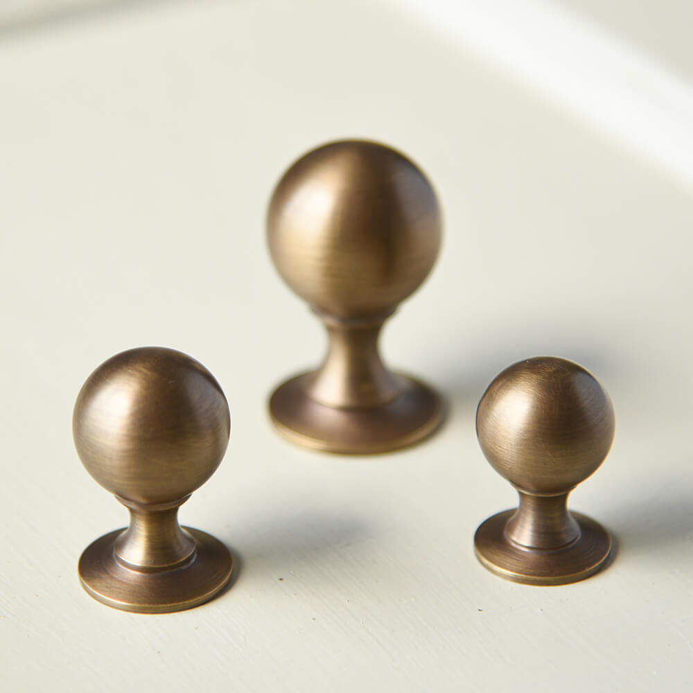 Vintage Antique Brass Penrose Cabinet Knob - Classic Drawer Pulls for Kitchen, Bathroom & Furniture - Elegant Hardware for Home Renovation & DIY Projects