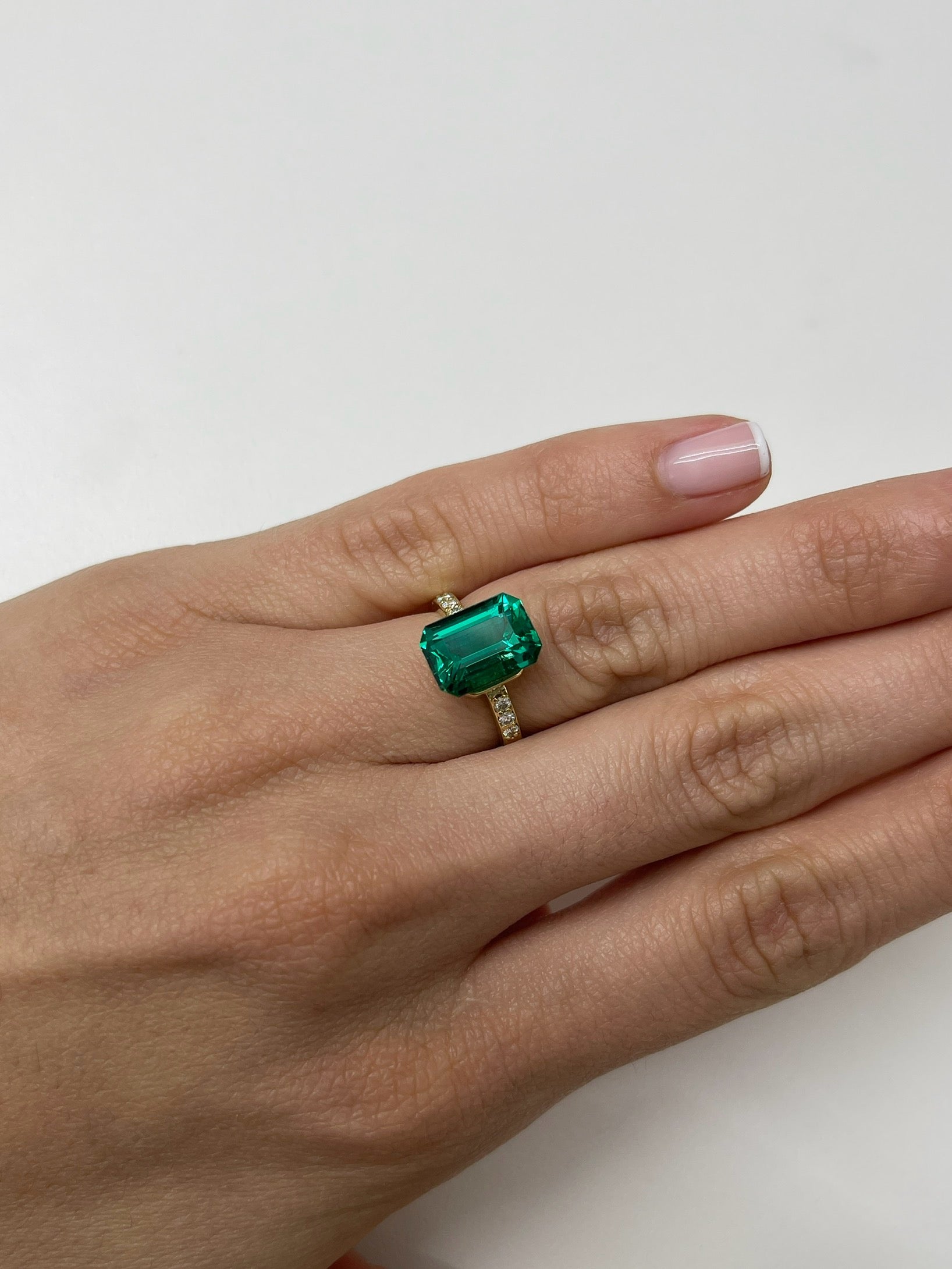 4.10 Carat AAA+ Vivid Bluish Green Natural Brazilian Loose Emerald Gemstone - Perfect for Jewelry Making, Engagement Rings & Luxury Gifts