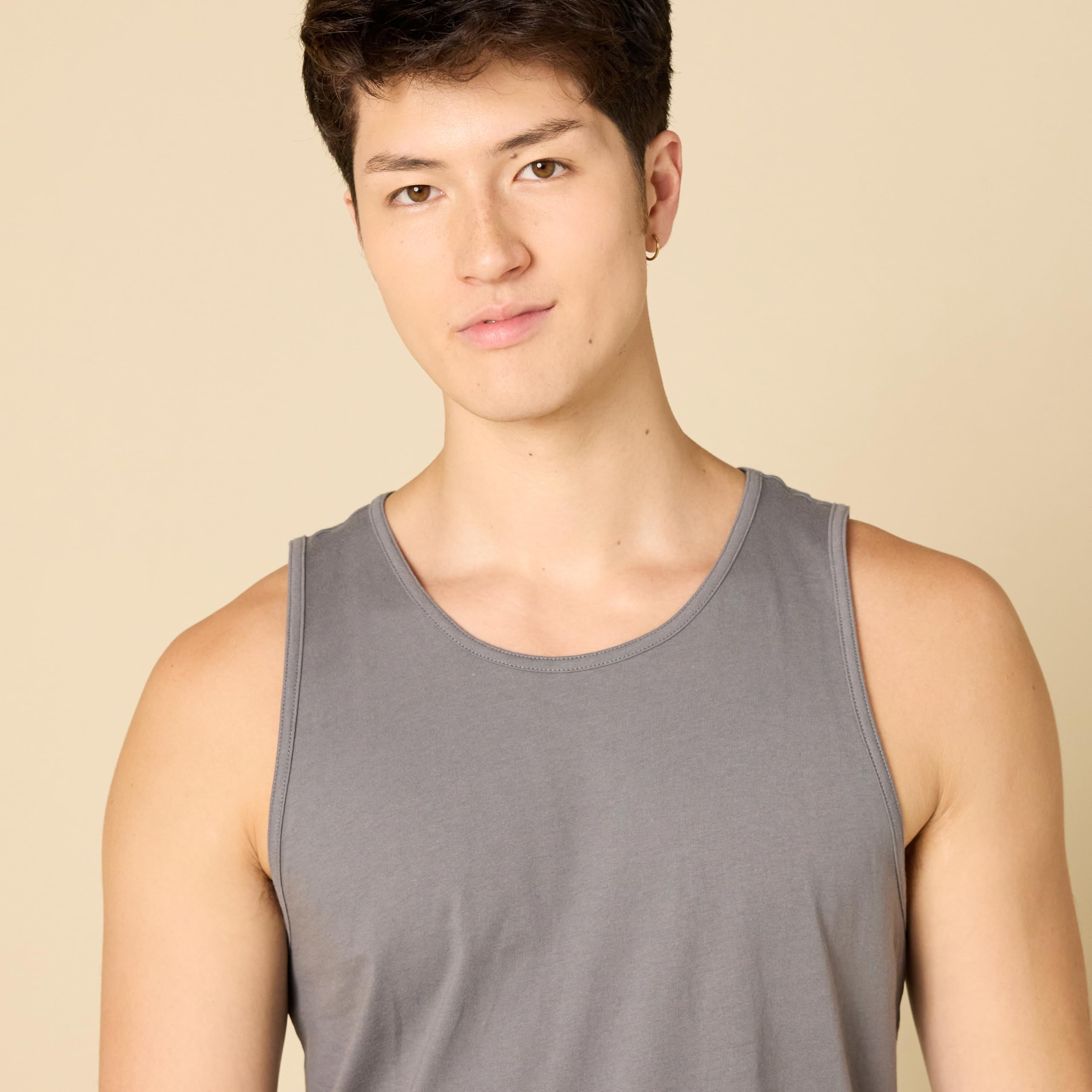 Amazon Essentials Men's Regular-Fit Vest | Lightweight Casual Sleeveless Jacket for Layering, Office & Outdoor Activities | Comfortable & Stylish Men's Fashion