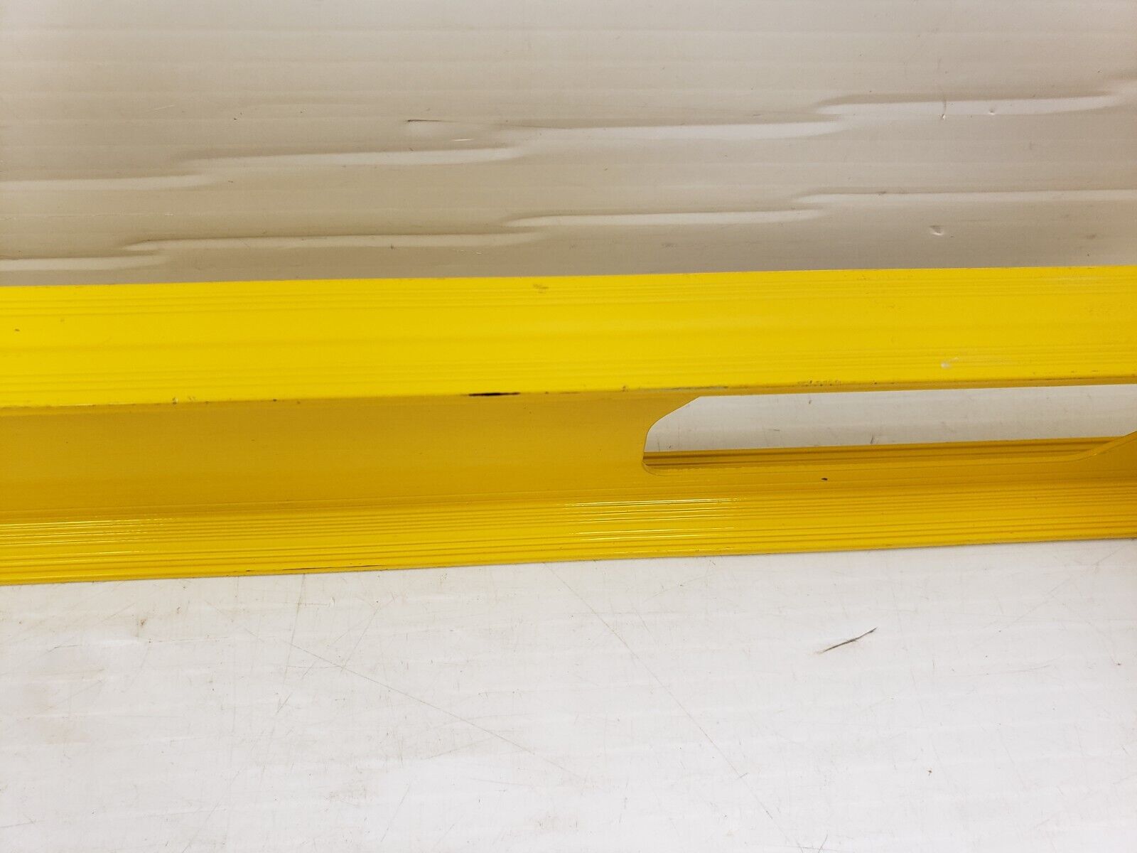 Stanley 42-076 24-Inch Magnetic Tool Box Level - Perfect for Construction, Carpentry, and DIY Home Projects