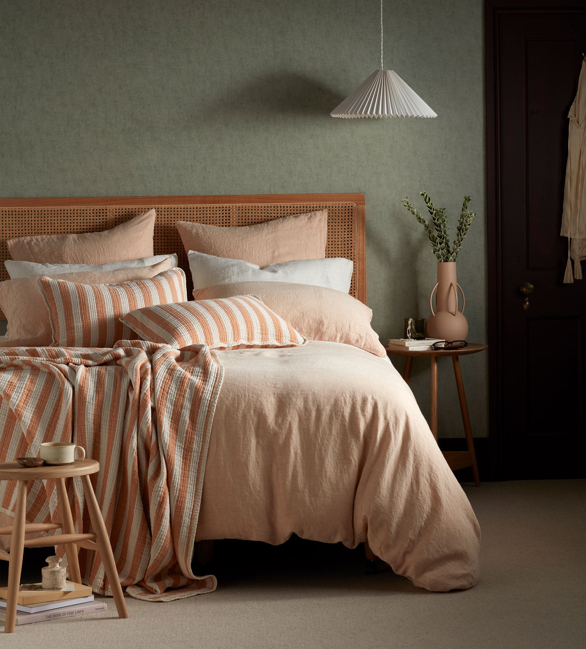 100% Pure Linen Duvet Cover Set - Soft Peach Color - Breathable & Hypoallergenic Bedding for All Seasons - Perfect for Master Bedroom, Guest Room & Vacation Homes