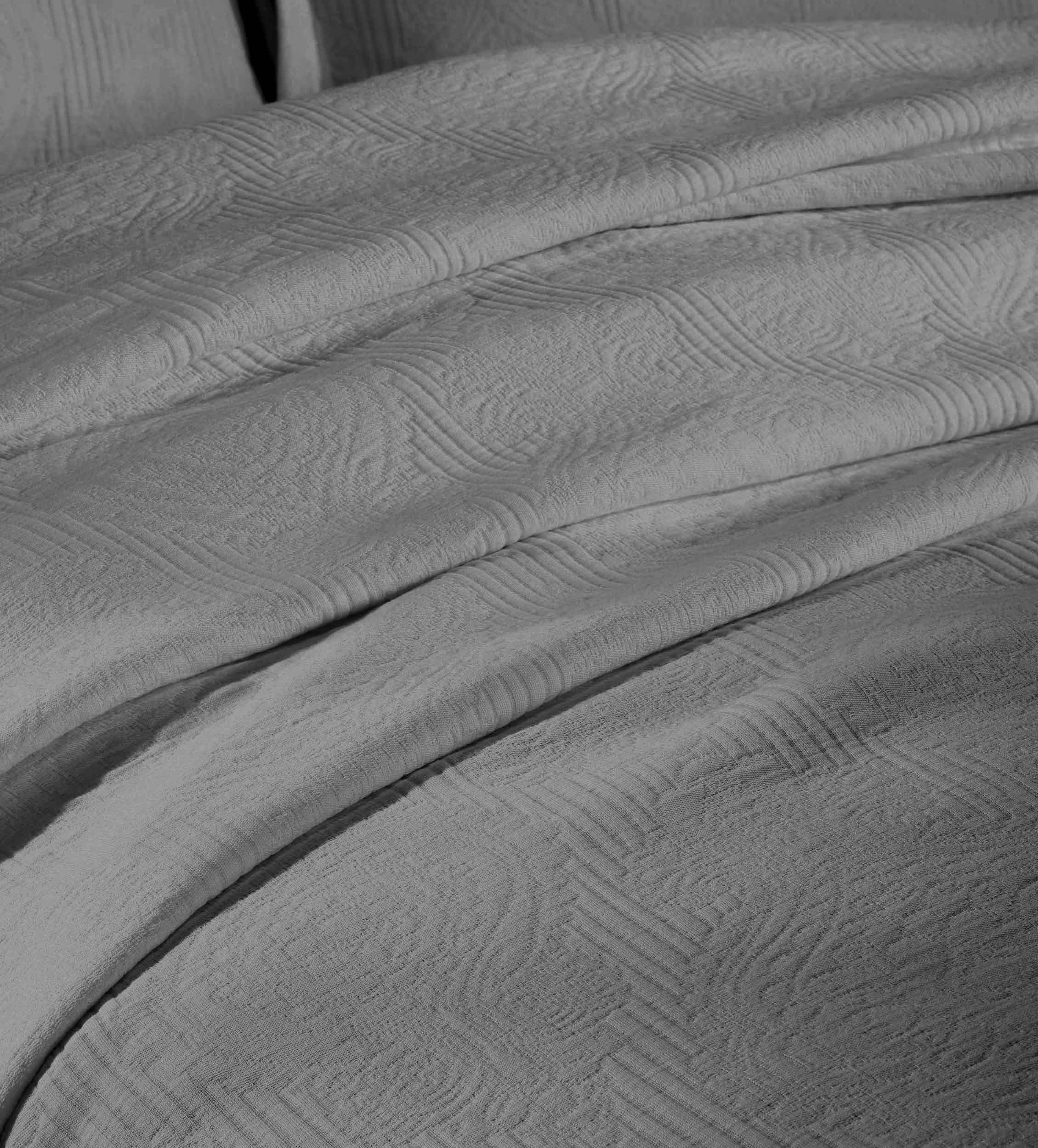 Victory Cotton Matelasse Scrolling Medallion Airy Bedspread Set - Queen Size Lightweight Quilted Coverlet for Bedroom Decor, Guest Room & Cozy Home Styling