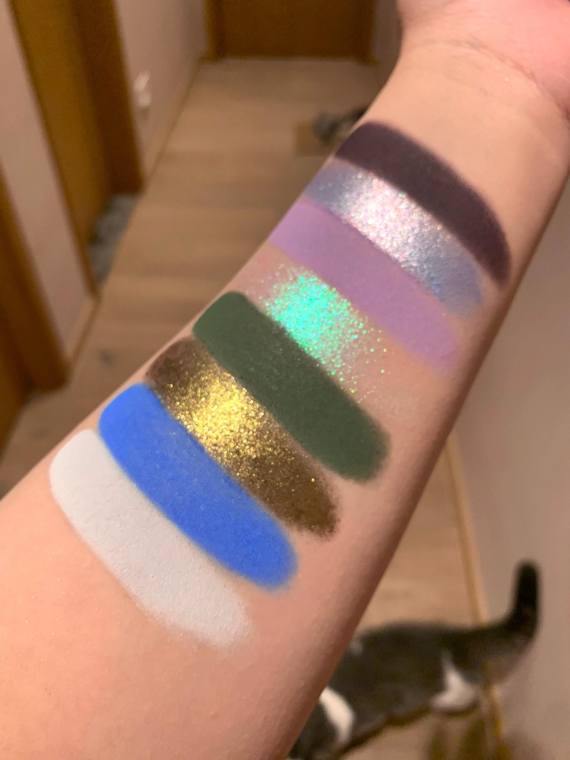 Narimi Back to the 90s Eyeshadow Palette #10 One Eyed Earl - Deep Emerald Green Matte & Shimmer Eyeshadow for Vintage Makeup Looks | Perfect for 90s Retro Party, Cosplay & Night Out