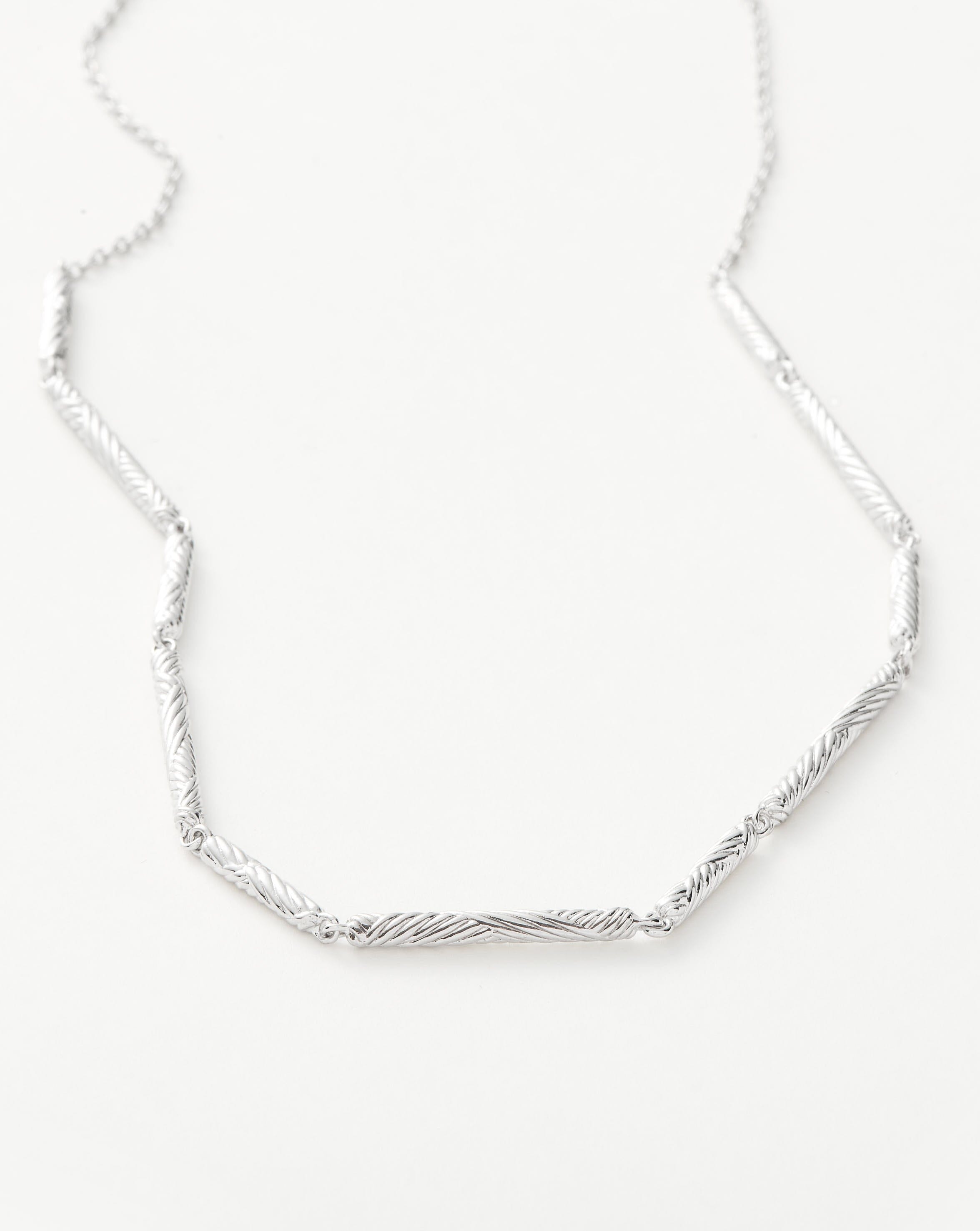 Trendy Wavy Ridge Chain Choker Necklace for Women - Elegant Layered Gold & Silver Gothic Punk Jewelry - Perfect for Parties, Concerts & Everyday Fashion
