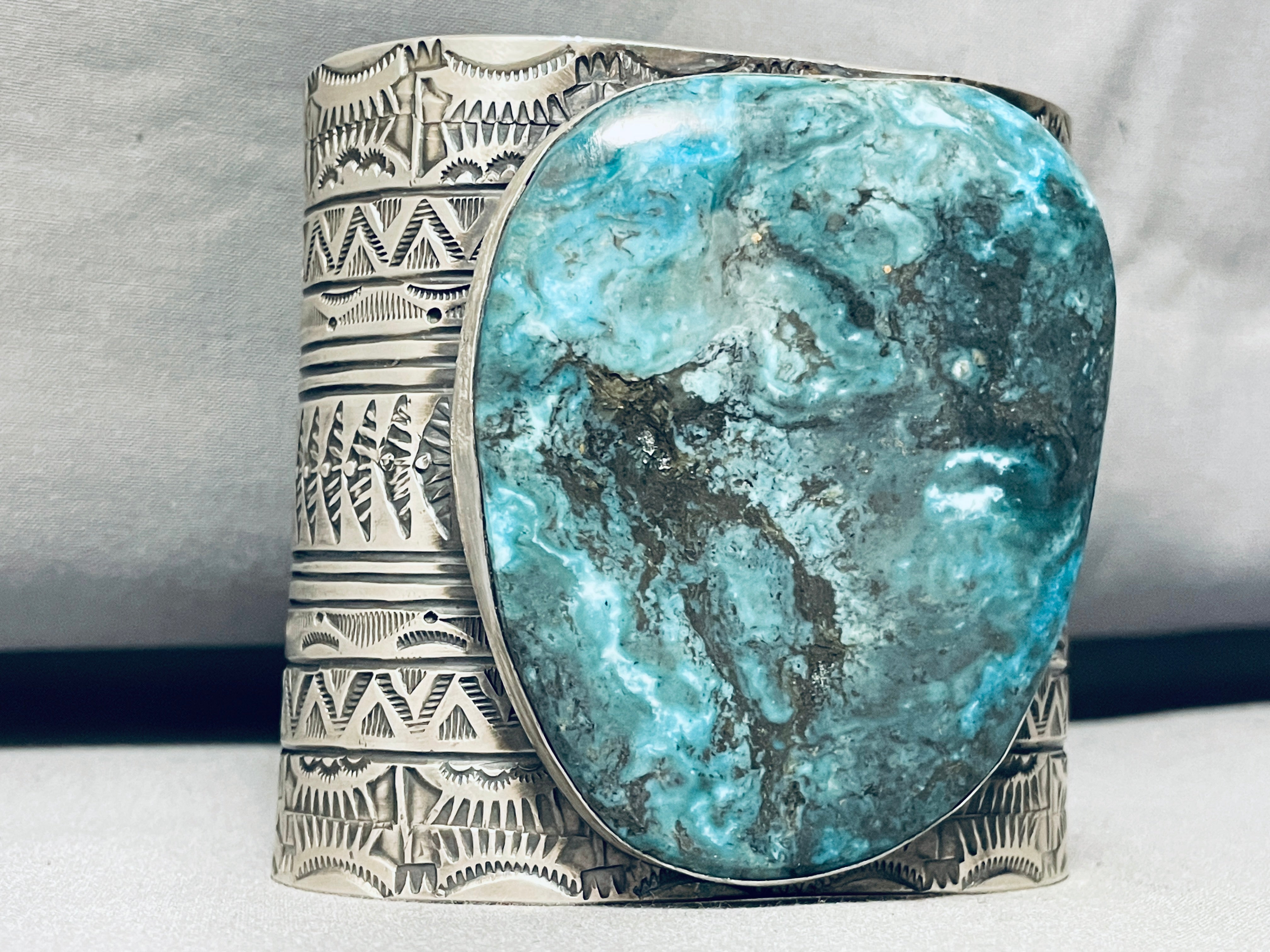 273g Powerful Native American Navajo Turquoise Sterling Silver Bracelet - Handmade Southwest Jewelry for Women, Boho Fashion Accessory | Perfect for Festivals, Weddings & Special Occasions