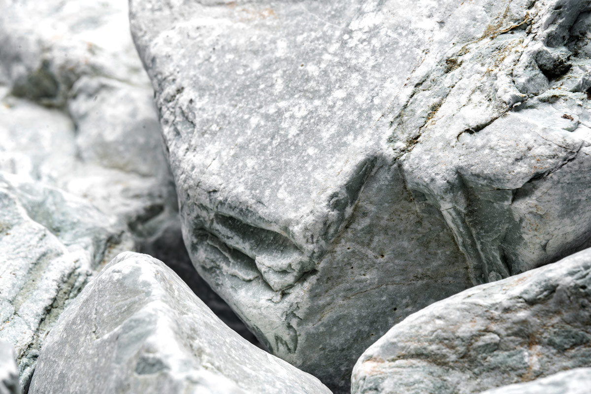Premium Caledonia Stone - Natural Decorative Stone for Landscaping, Garden Pathways & Outdoor Decor | High-Quality, Durable & Weather-Resistant