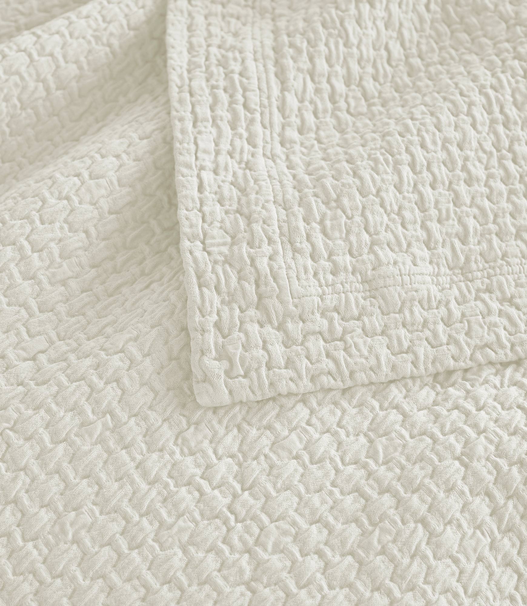 Juliet Matelassé Coverlet - Luxury Quilted Bedspread for Queen & King Size Beds - Perfect for Master Bedroom, Guest Room & Hotel Decor
