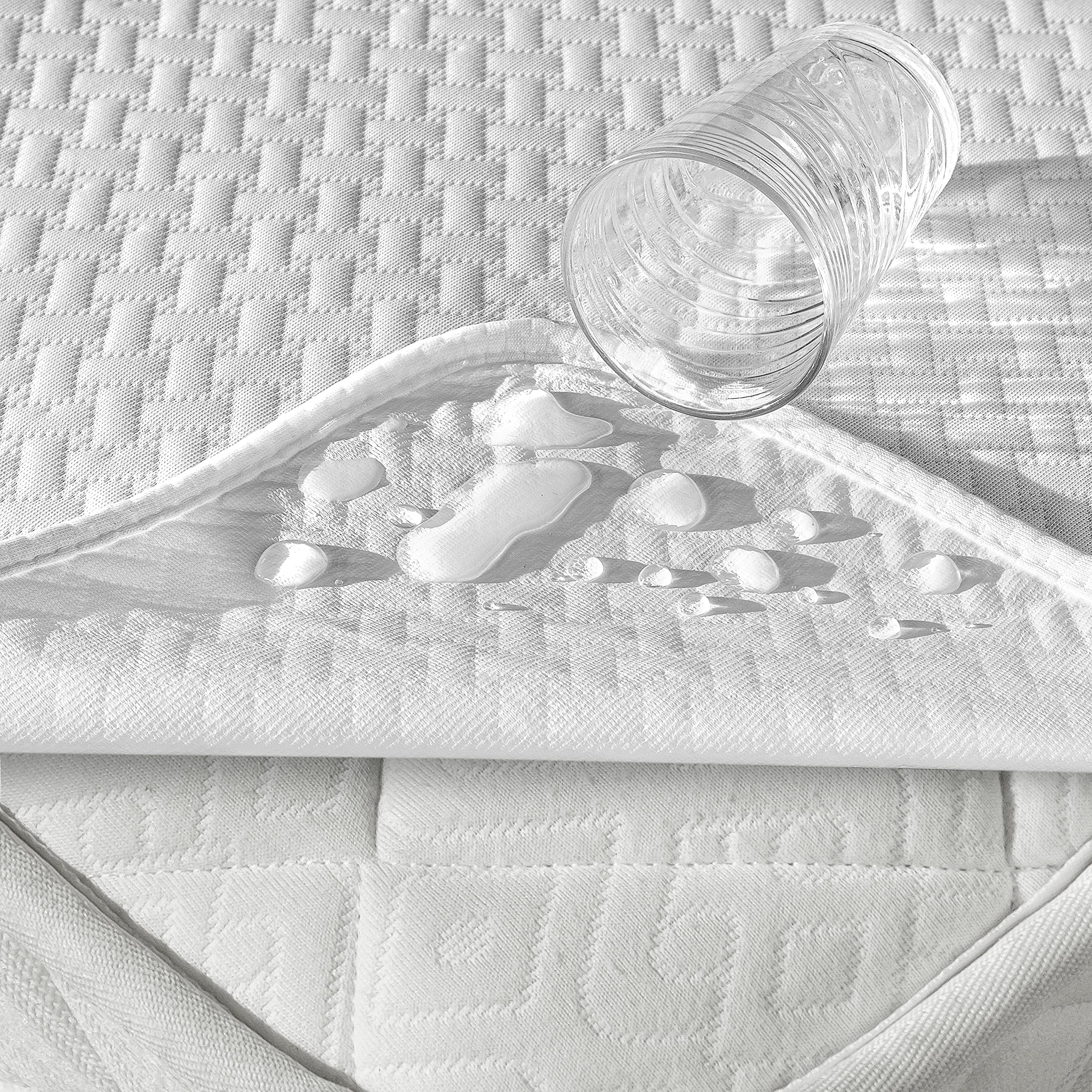Ambesonne Soft Texture Mattress Encasement Pad - Quilted Waterproof Bed Topper with Breathable Surface & Noiseless Fitted Design, Durable Elastic Straps for Twin Size - Perfect for Allergy Protection, Guest Beds & Enhanced Sleep Comfort