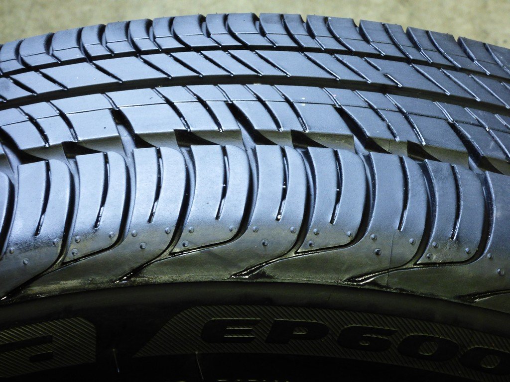 Bridgestone Ecopia EP600 Touring ECO Tire 175/60R19 86 Q - Fuel Efficient All-Season Tires for Sedans & Compact Cars - Perfect for Daily Commute & Highway Driving