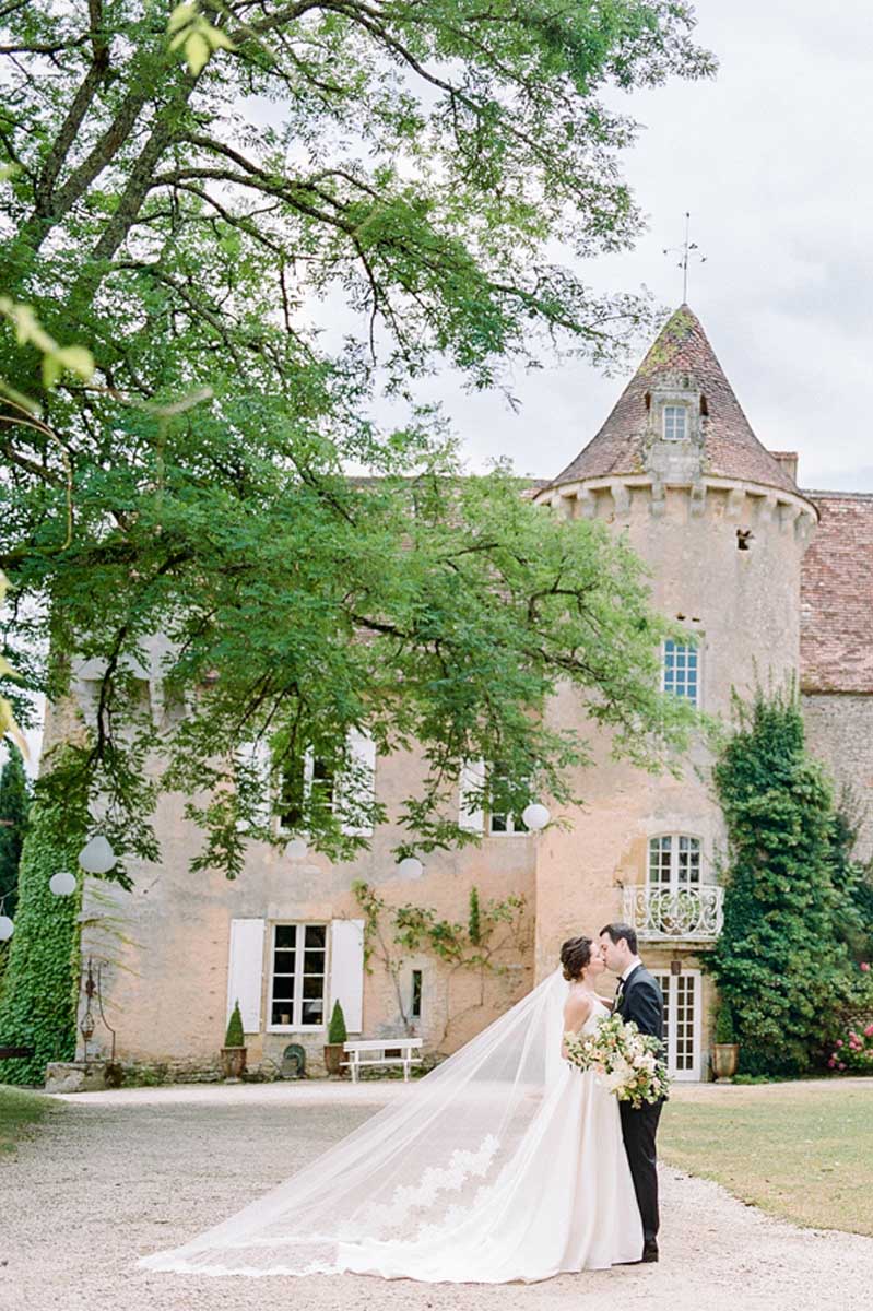 Elegant Lush Alencon French Lace One Tier Wedding Veil - Perfect for Bridal Ceremonies & Romantic Photos